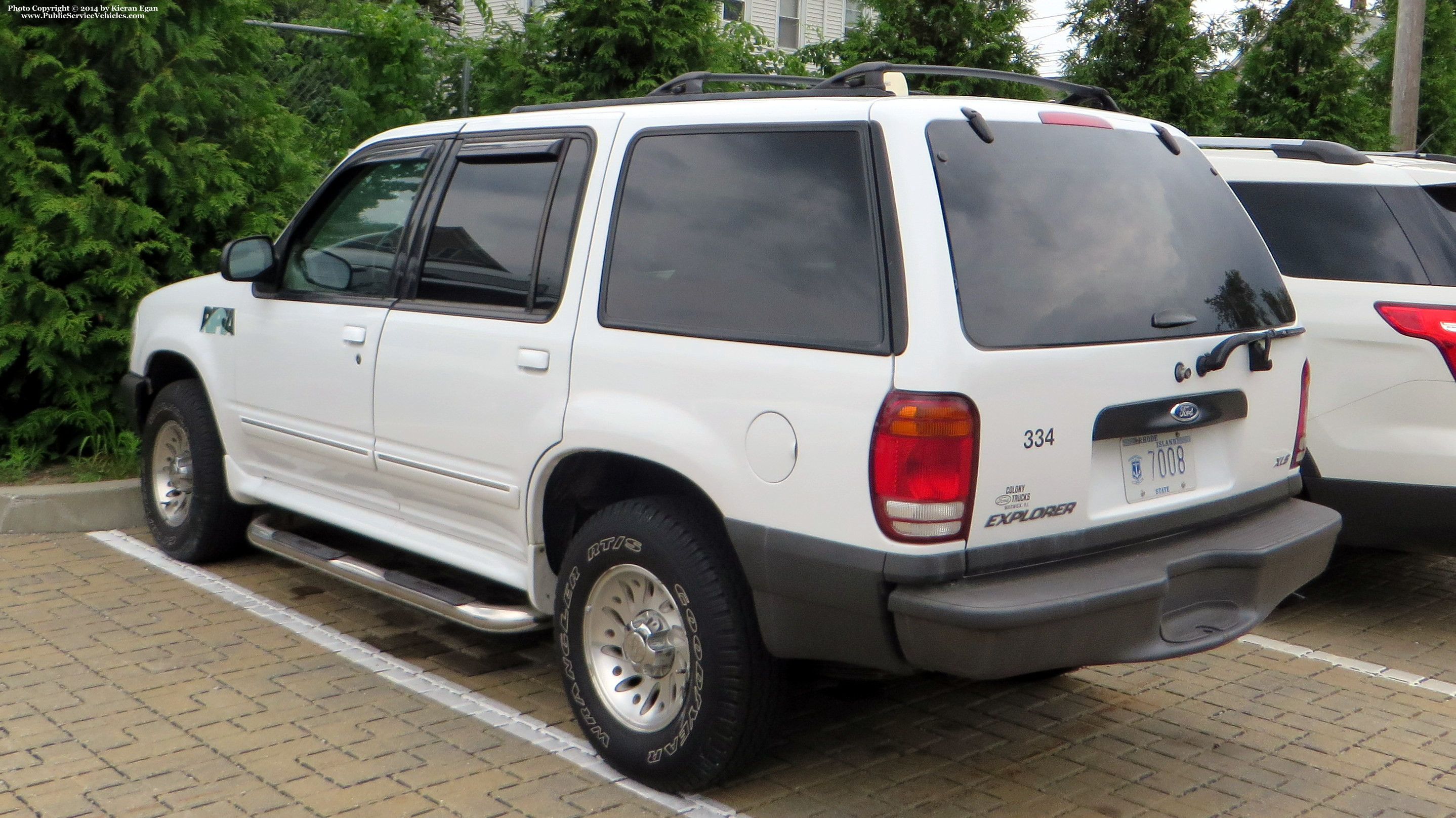 A photo  of Rhode Island Public Transit Authority
            Car 40334, a 1995-2001 Ford Explorer             taken by Kieran Egan