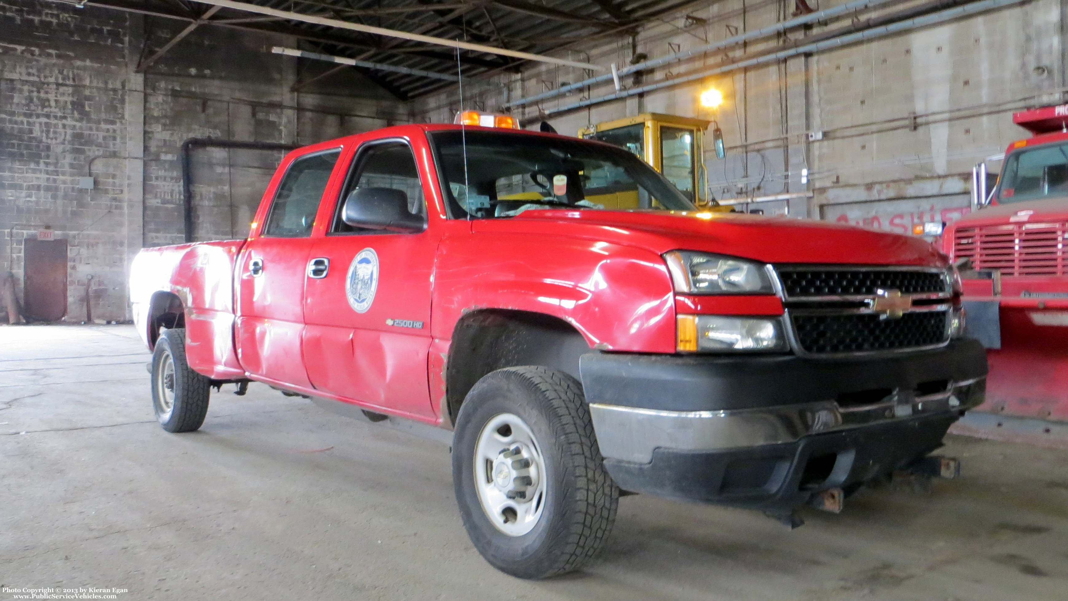 A photo  of Providence Highway Division
            Truck 180, a 1999-2006 Chevrolet 2500 Crew Cab             taken by Kieran Egan