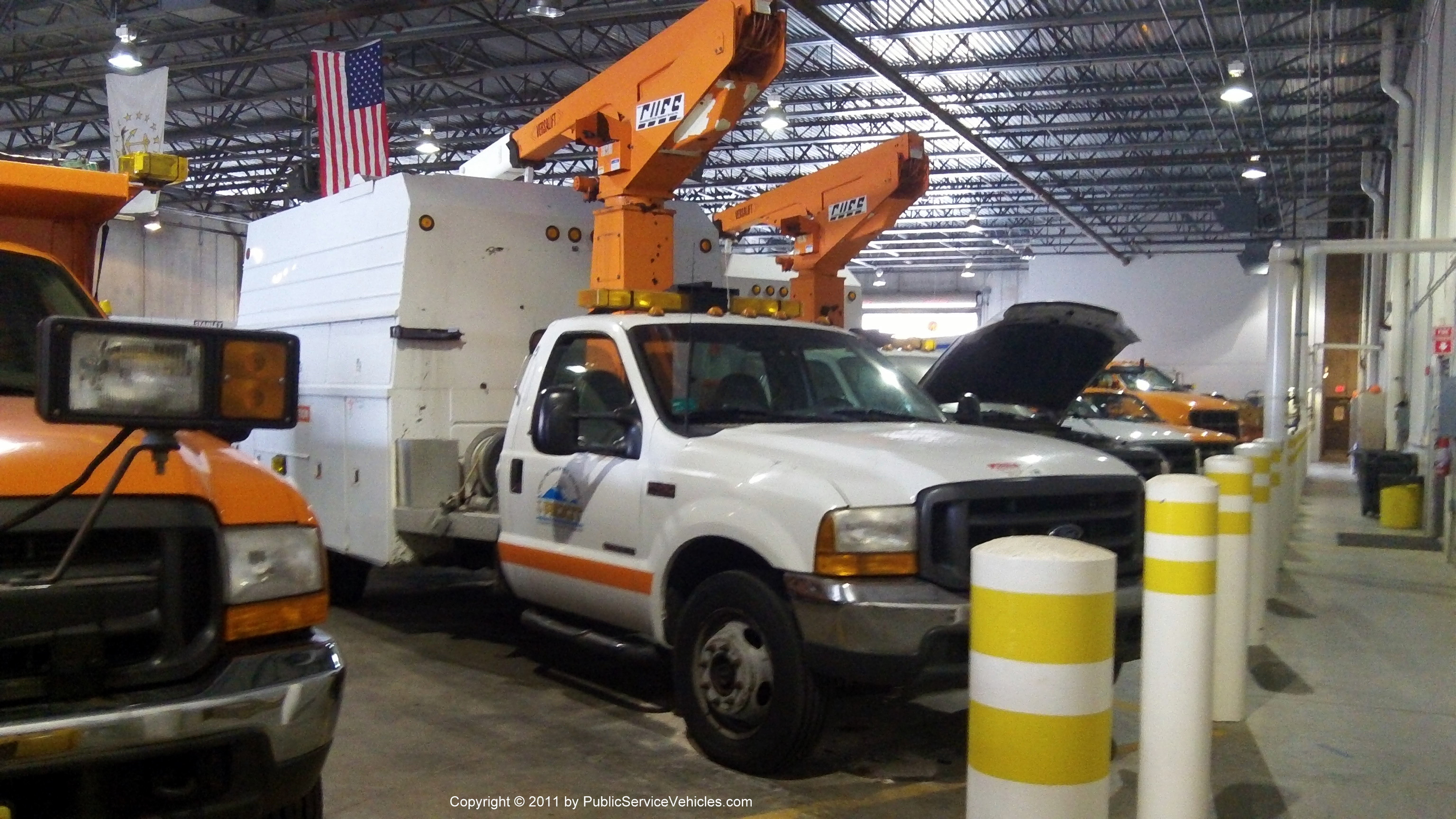 A photo  of Rhode Island Department of Transportation
            Truck 2834, a 1999-2004 Ford F-450             taken by Kieran Egan