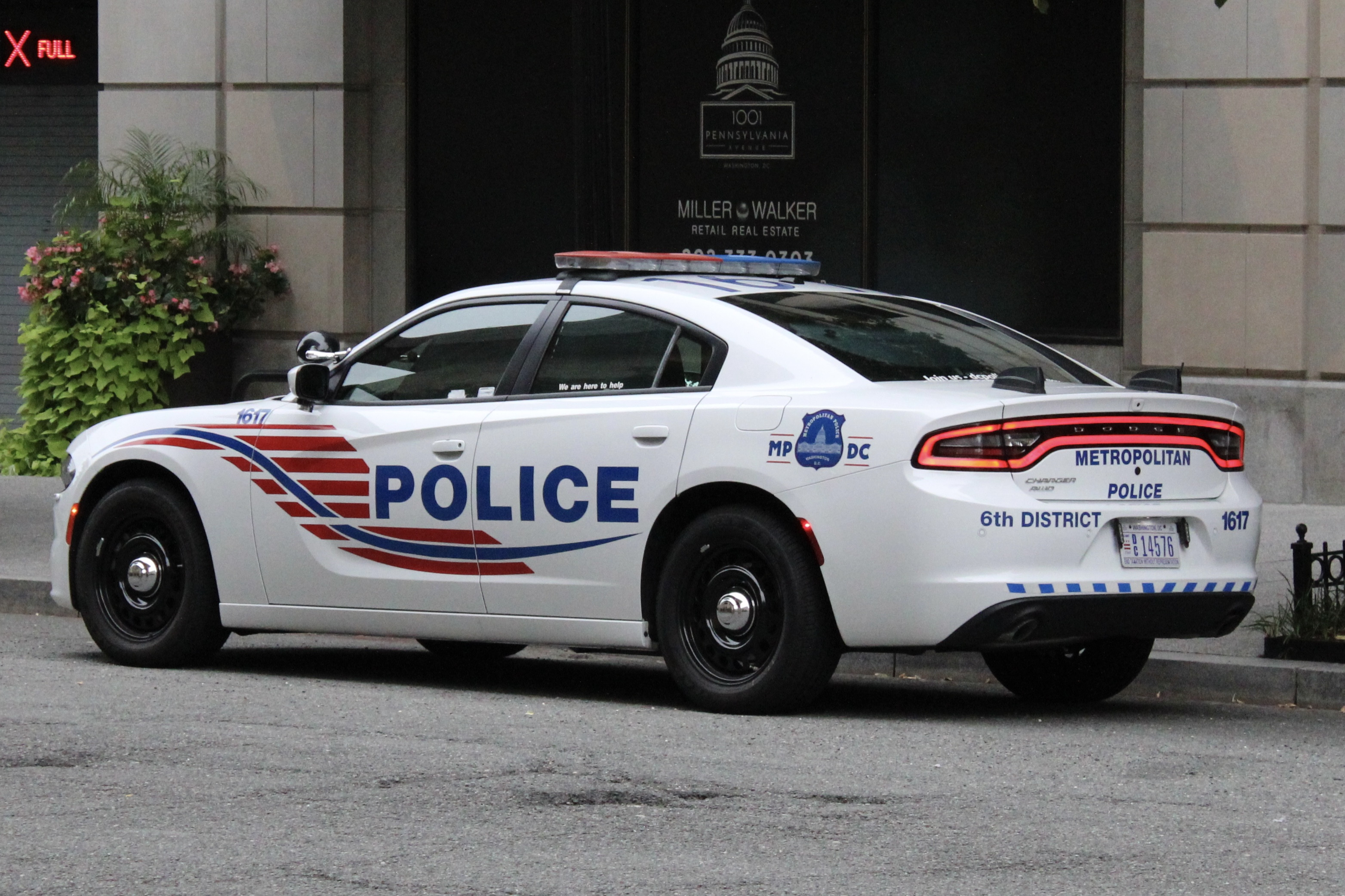 A photo  of Metropolitan Police Department of the District of Columbia
            Cruiser 1617, a 2021 Dodge Charger             taken by @riemergencyvehicles