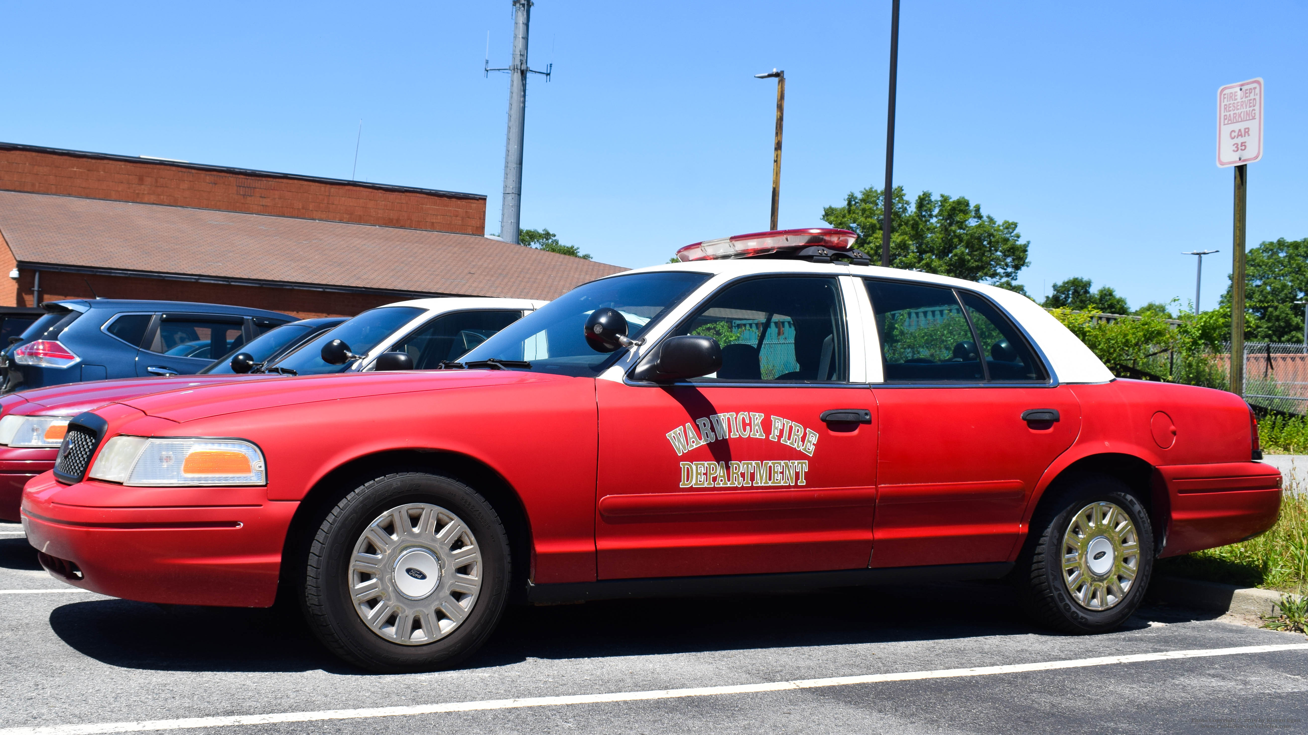 A photo  of Warwick Fire
            Battalion 3, a 2005 Ford Crown Victoria Police Interceptor             taken by Kieran Egan