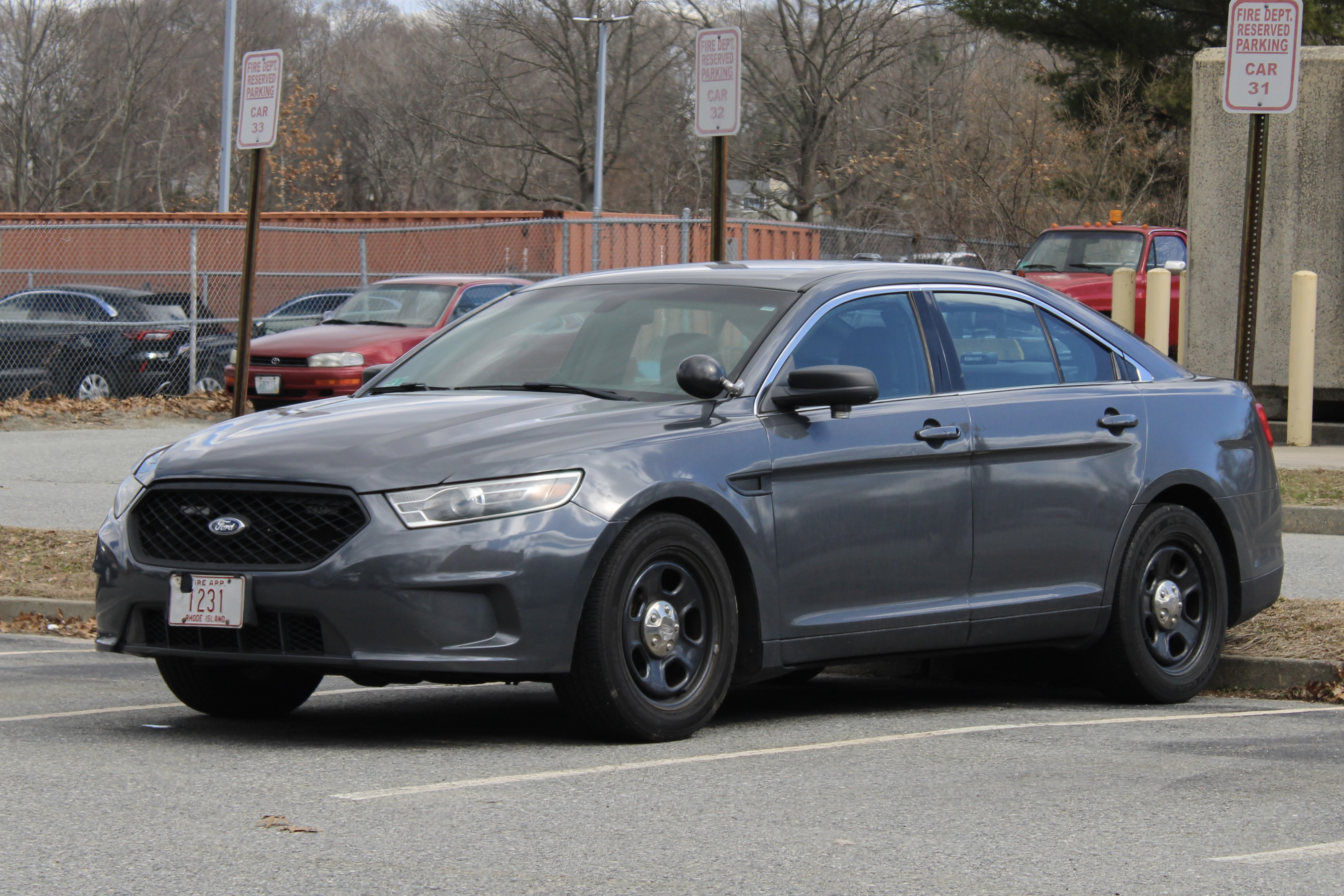 A photo  of Warwick Fire
            Unmarked Unit, a 2013-2019 Ford Police Interceptor Sedan             taken by @riemergencyvehicles