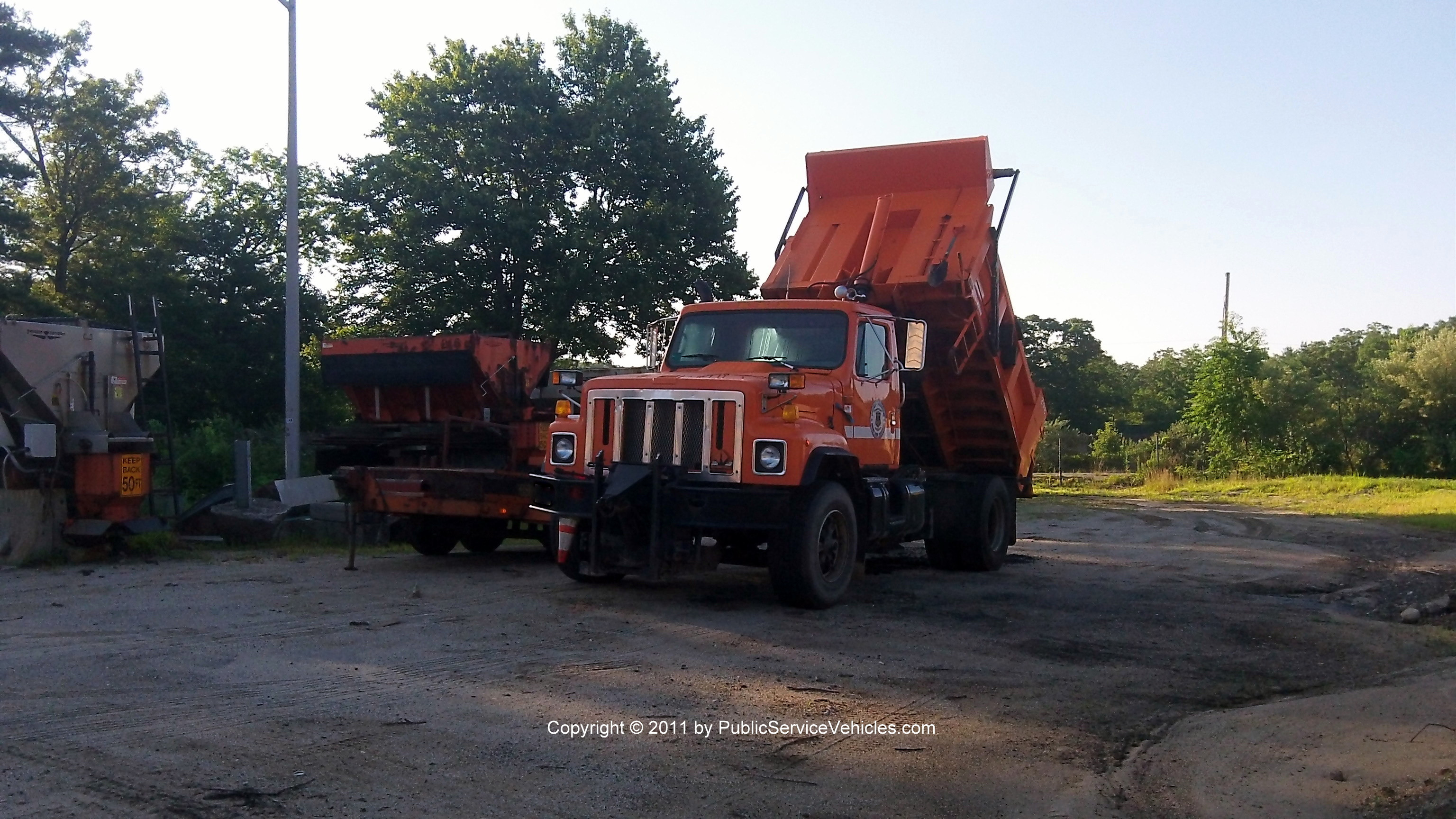 A photo  of Rhode Island Department of Transportation
            Truck 298, a 1978-1989 International S-Series             taken by Kieran Egan