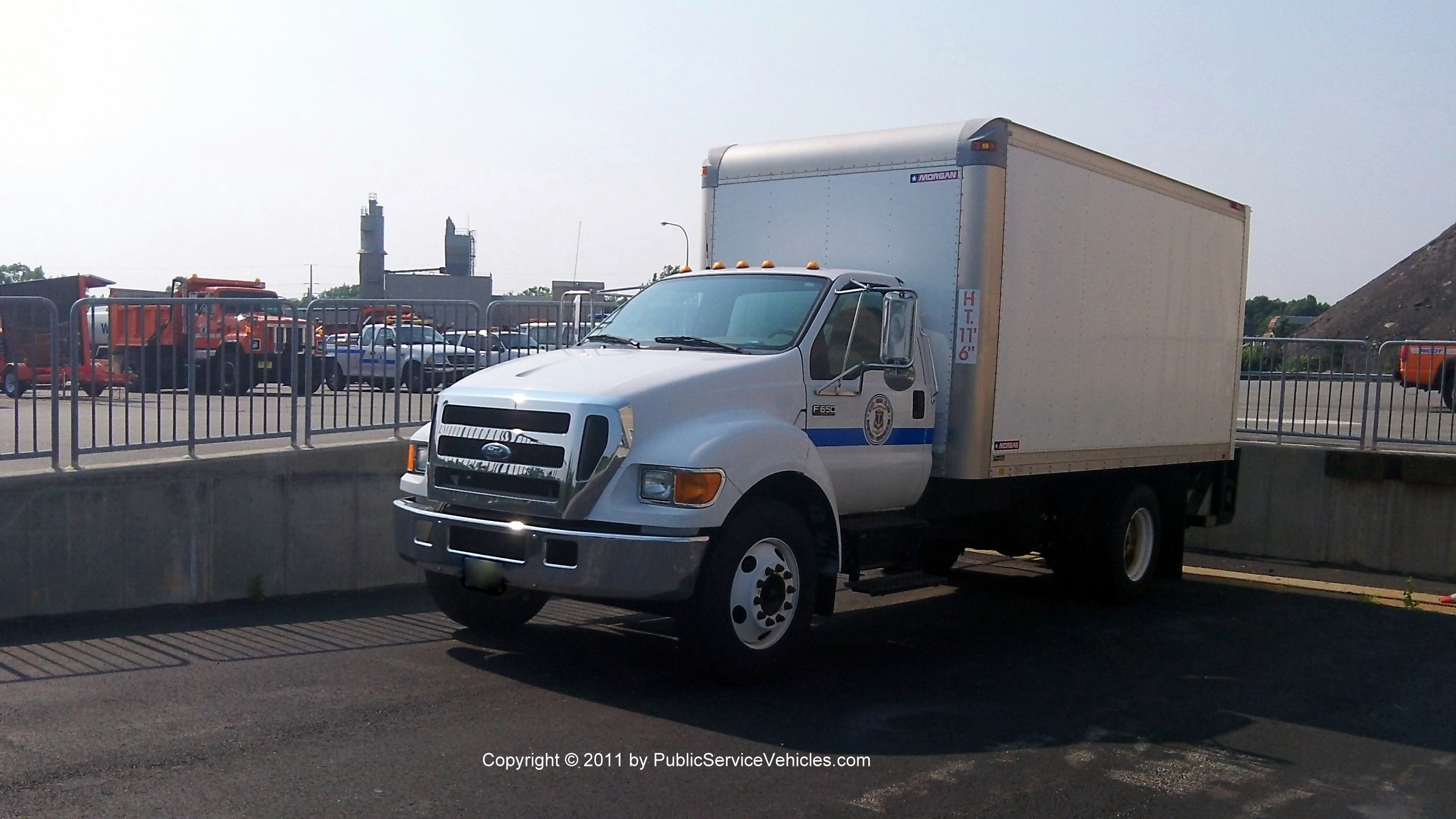 A photo  of Rhode Island Department of Transportation
            Truck 173, a 2004-2011 International F-650             taken by Kieran Egan