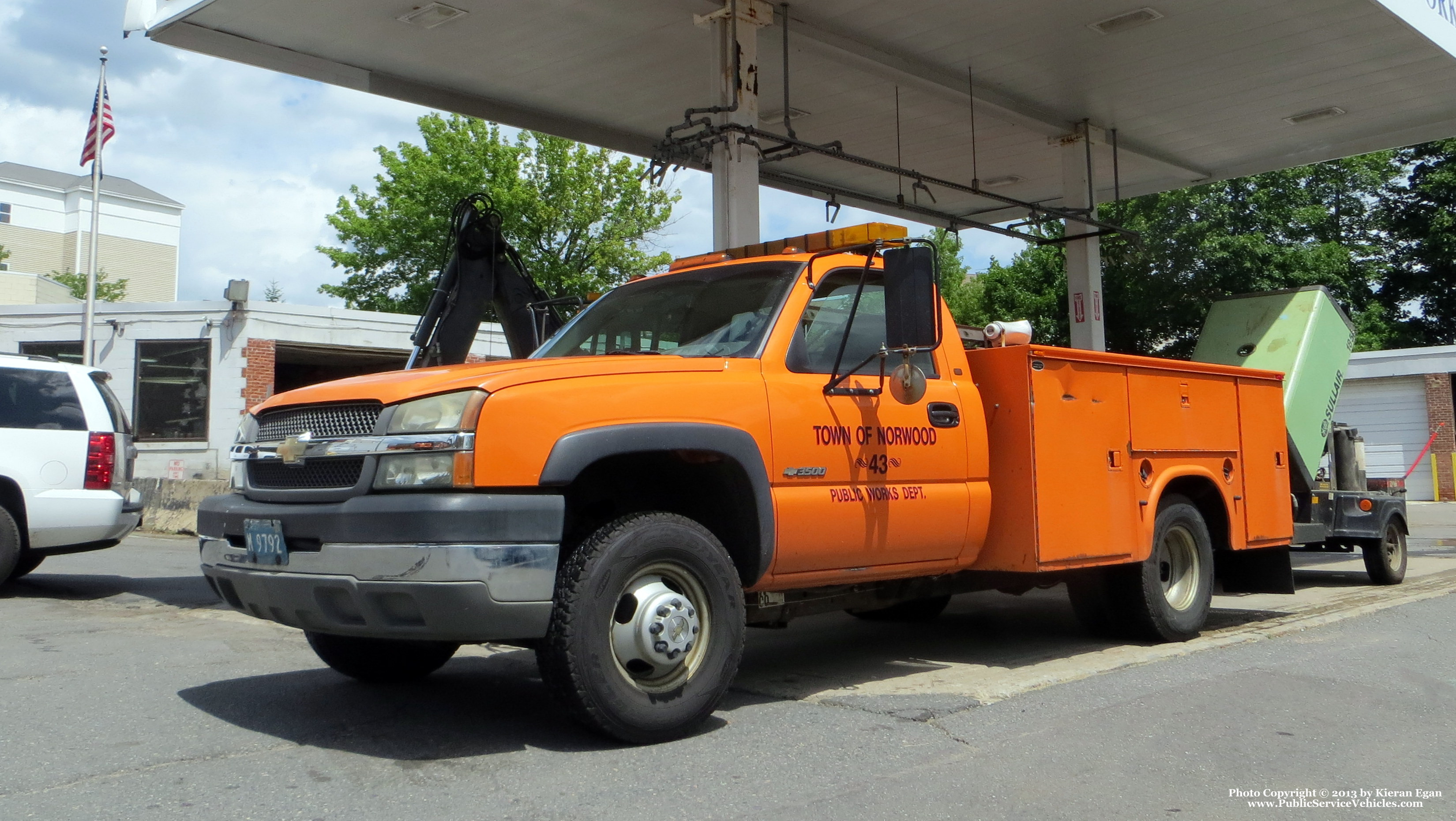 A photo  of Norwood Public Works
            Truck 43, a 2000-2007 Chevrolet 3500             taken by Kieran Egan