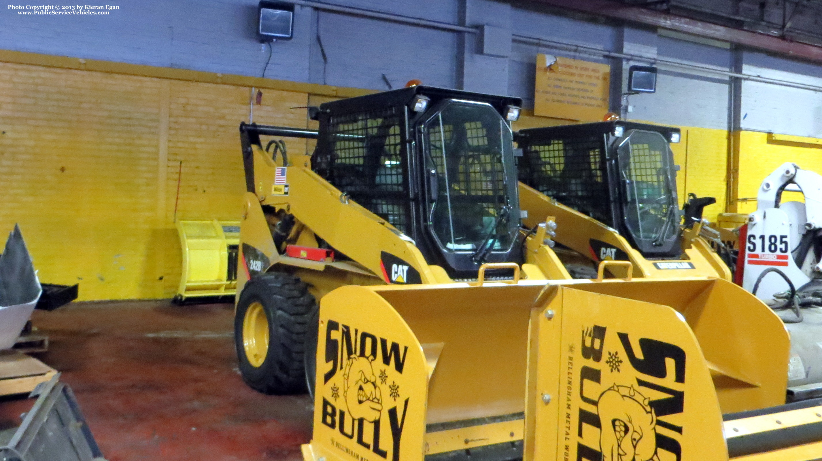 A photo  of Rhode Island Public Transit Authority
            Skidsteer 61018, a 2010 Caterpillar 242B2             taken by Kieran Egan