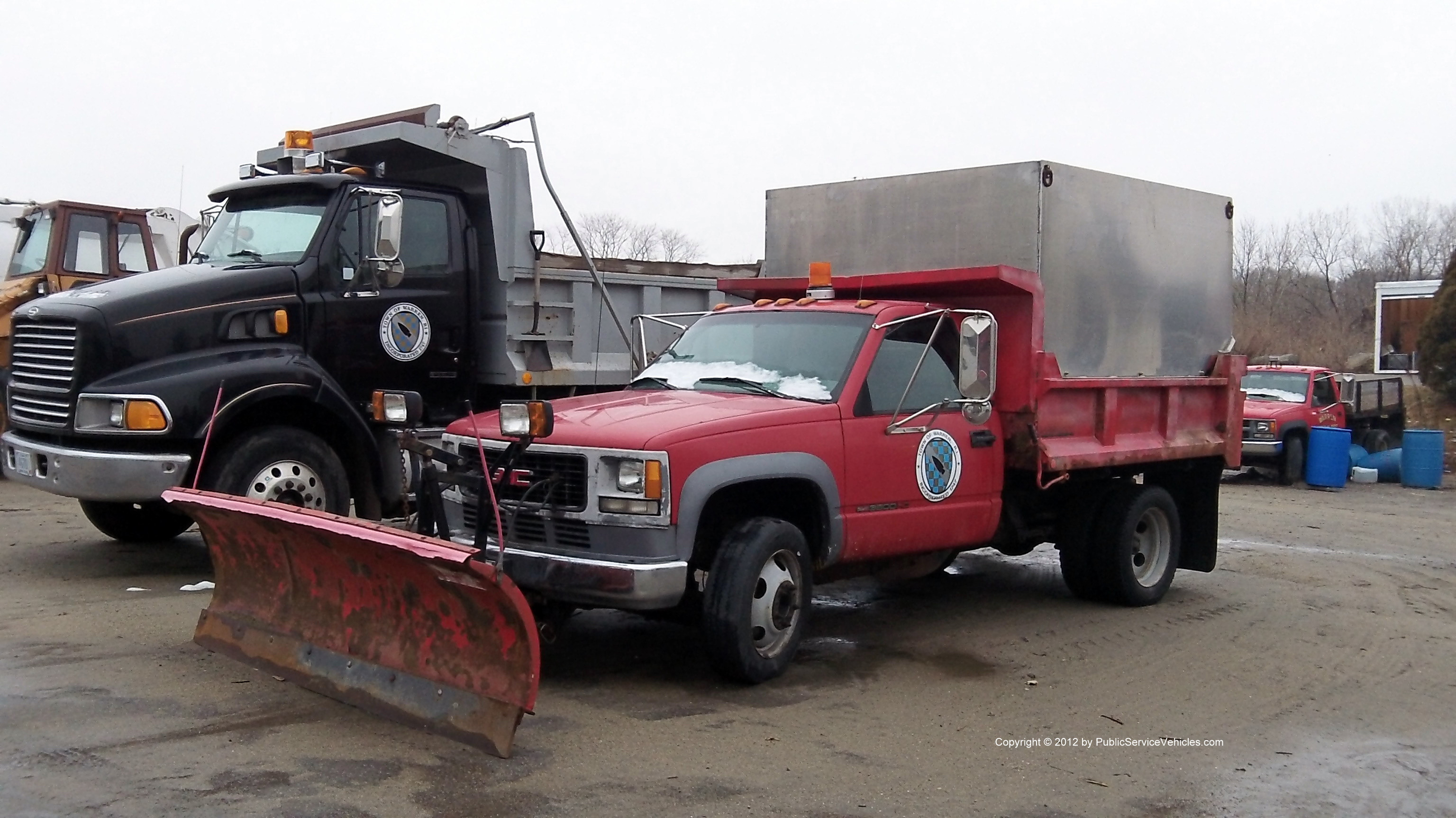 A photo  of Warren Public Works
            Truck 839, a 1988-1998 GMC 3500HD             taken by Kieran Egan