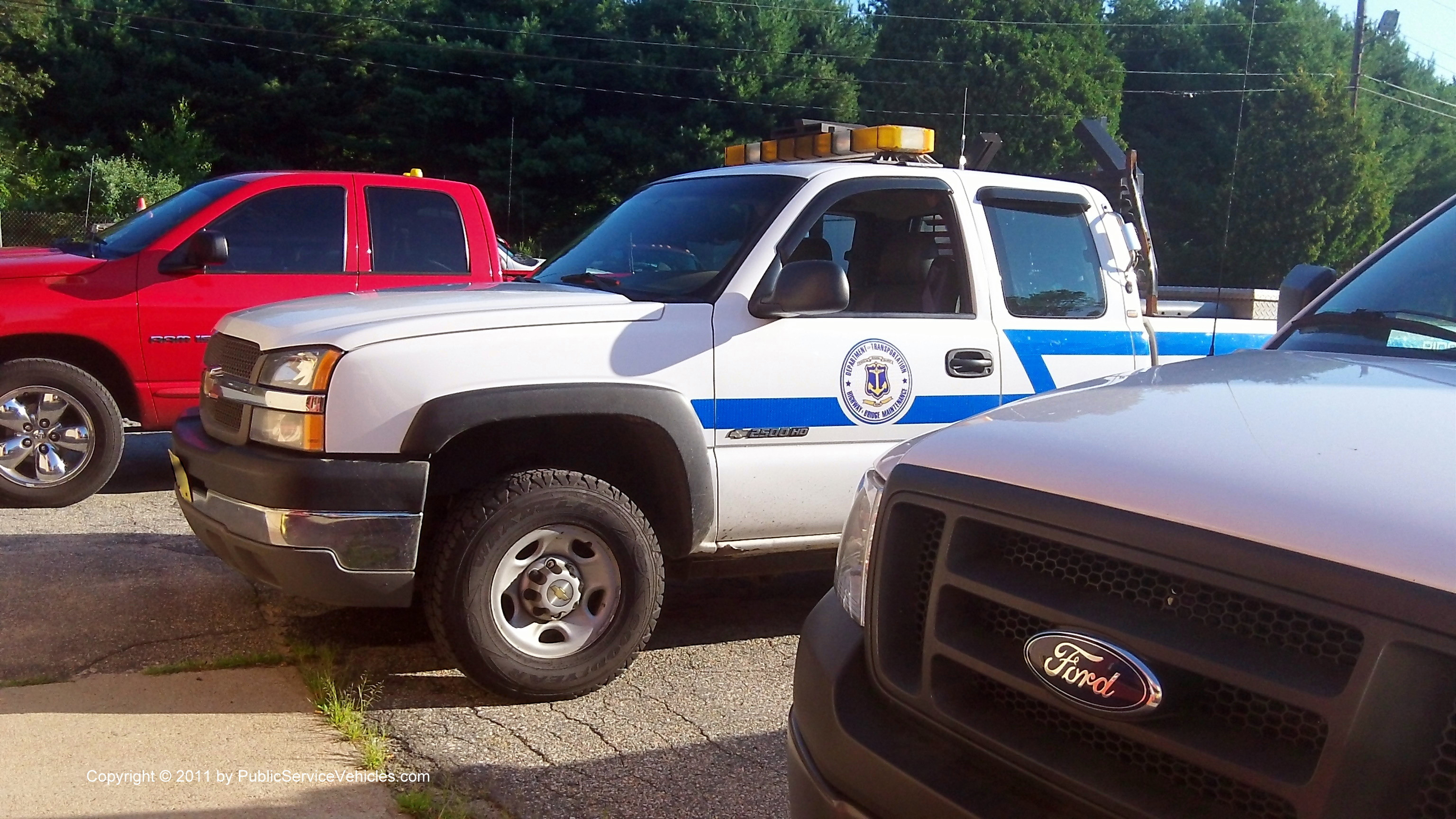 A photo  of Rhode Island Department of Transportation
            Truck 177, a 1999-2006 Chevrolet 2500HD Extended Cab             taken by Kieran Egan