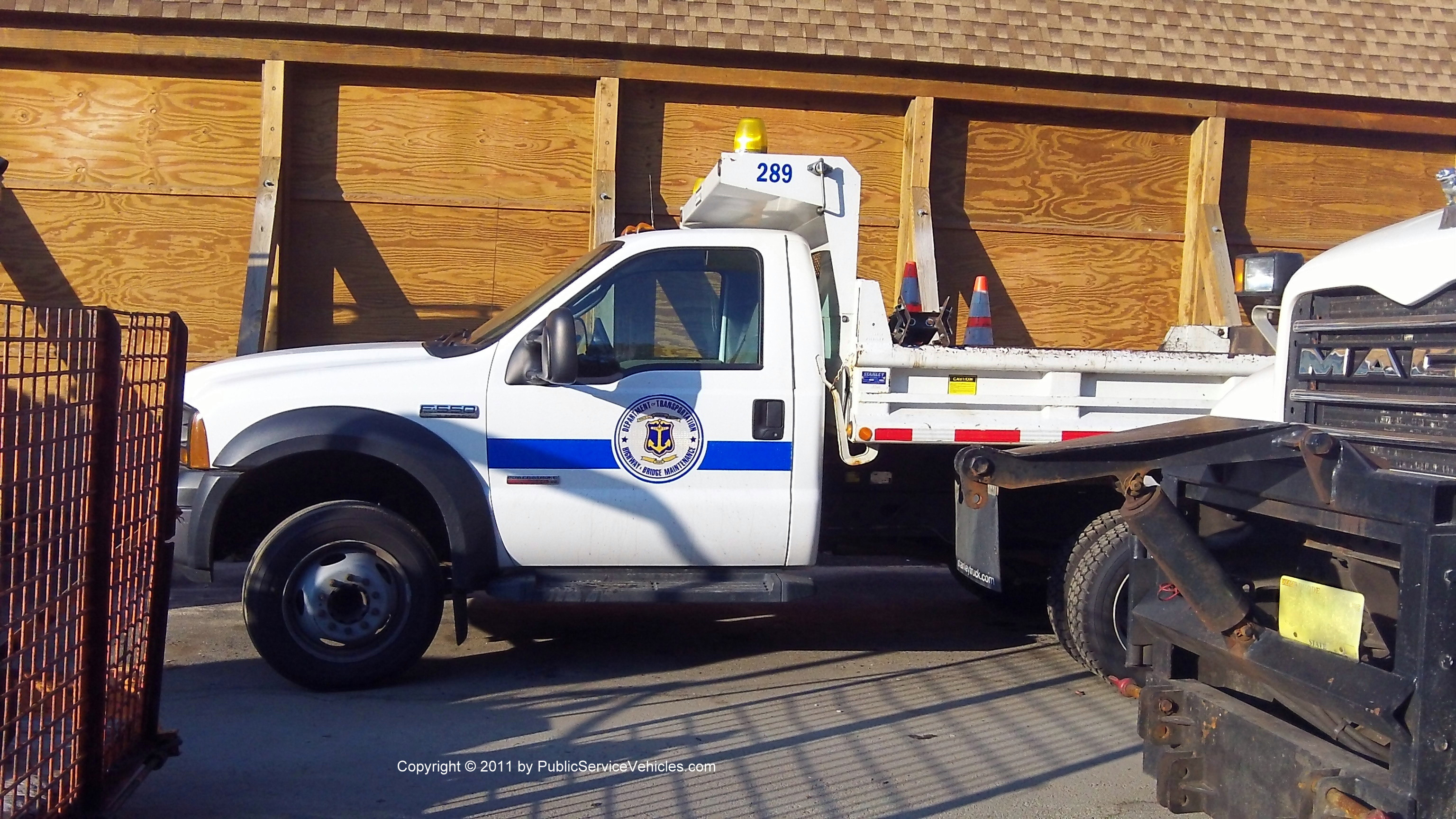 A photo  of Rhode Island Department of Transportation
            Truck 289, a 2005-2007 Ford F-550             taken by Kieran Egan