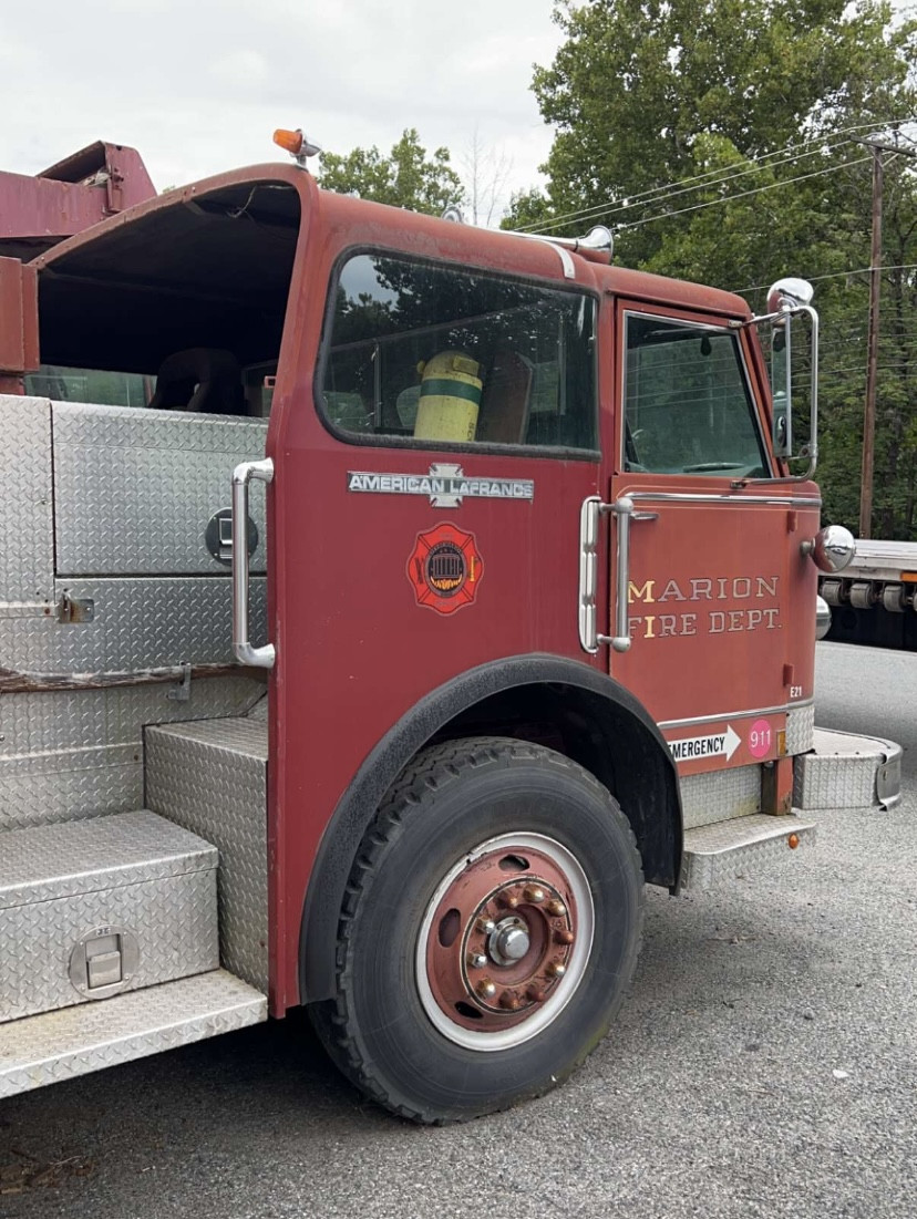 A photo  of Antique Fire Apparatus in New Jersey
            Antique Engine 21, a 1978 American LaFrance Century Series             taken by Erik Gooding
