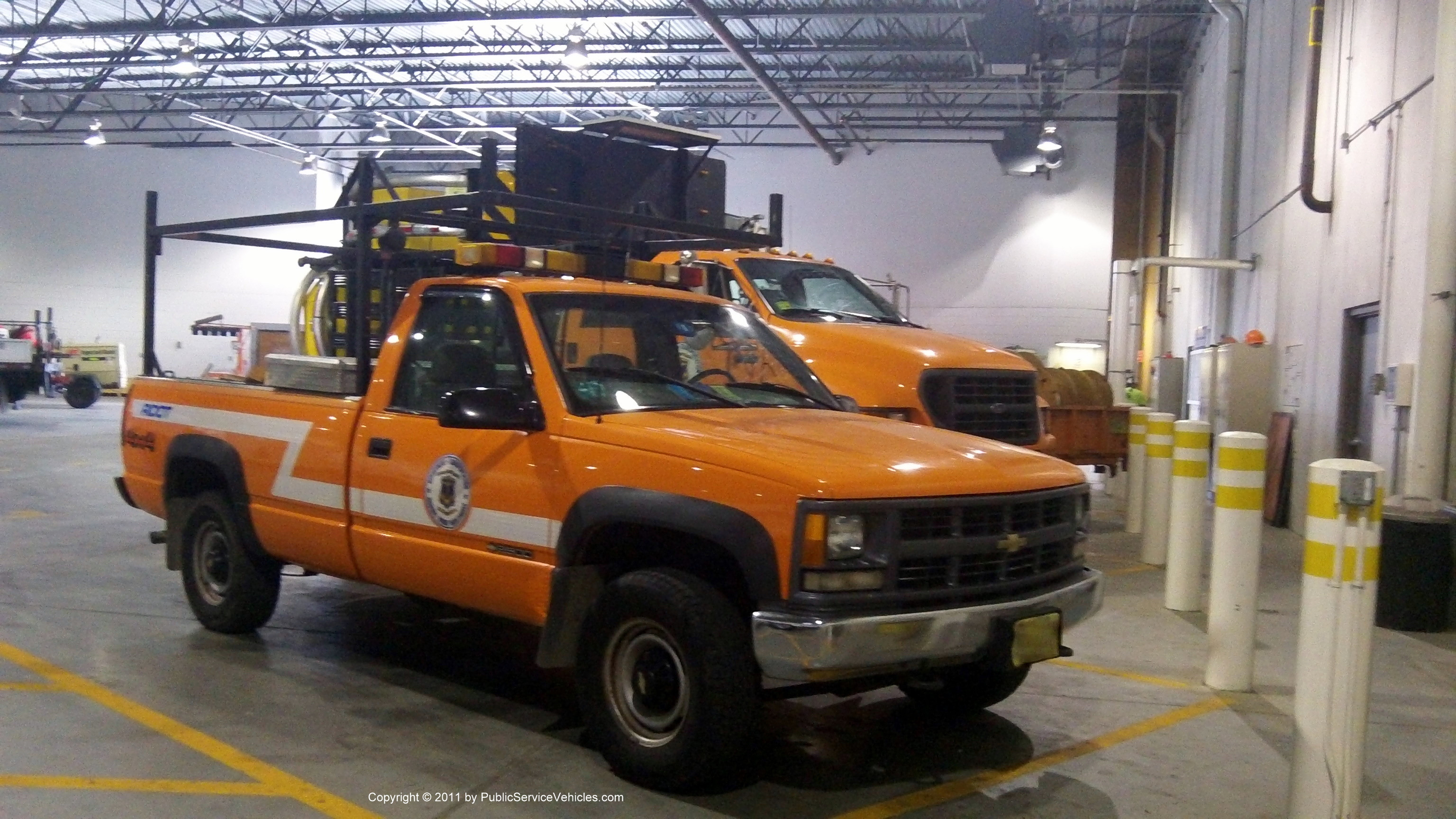 A photo  of Rhode Island Department of Transportation
            Truck 1899, a 1988-1998 Chevrolet 2500             taken by Kieran Egan