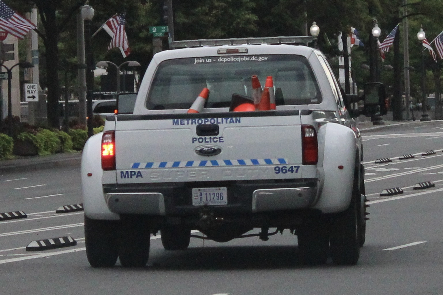 A photo  of Metropolitan Police Department of the District of Columbia
            Cruiser 9647, a 2016 Ford F-350 CrewCab 4x4             taken by @riemergencyvehicles