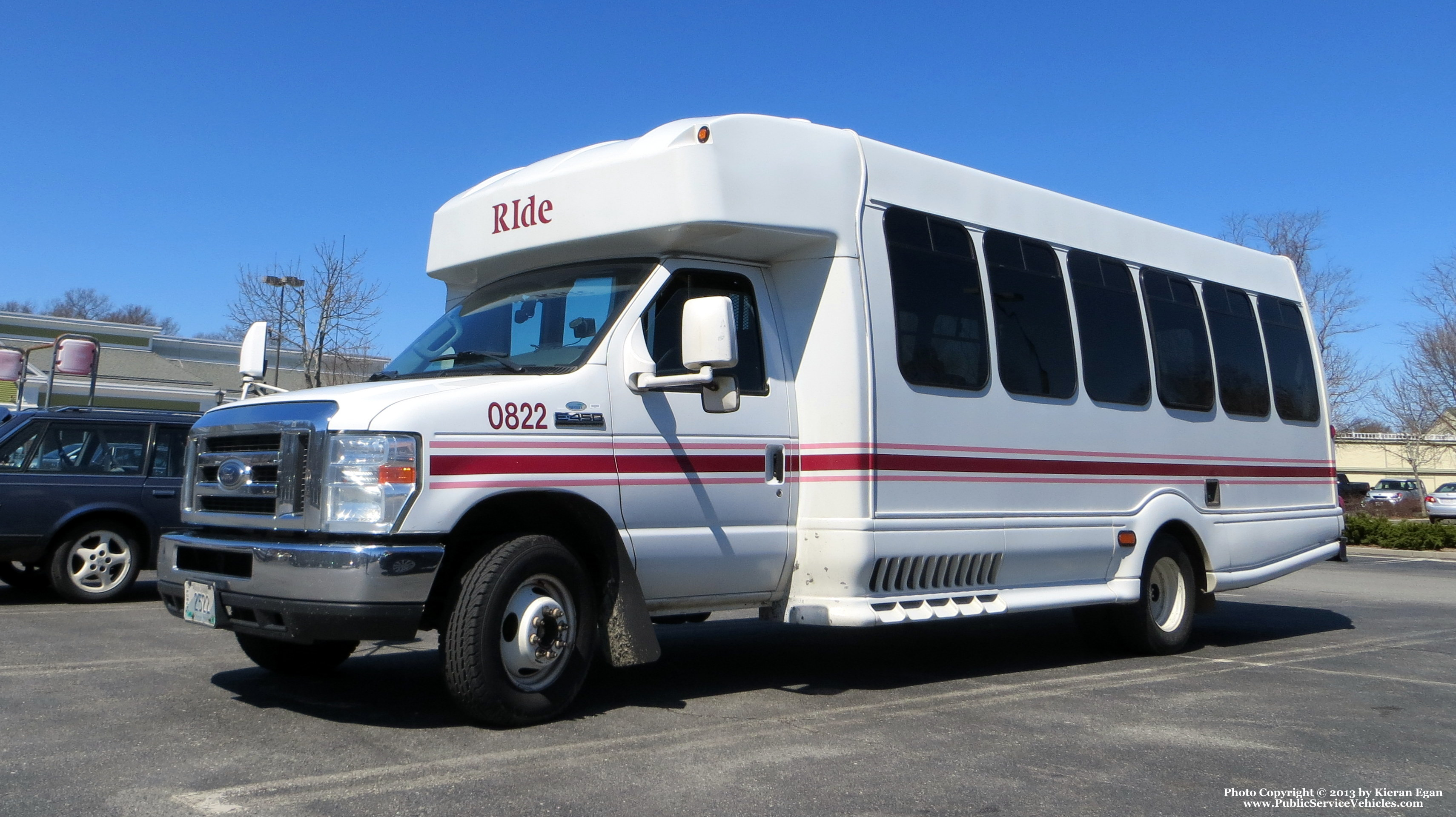 A photo  of Rhode Island Public Transit Authority
            Paratransit Bus 0822, a 2008 Ford E-450 Bus             taken by Kieran Egan