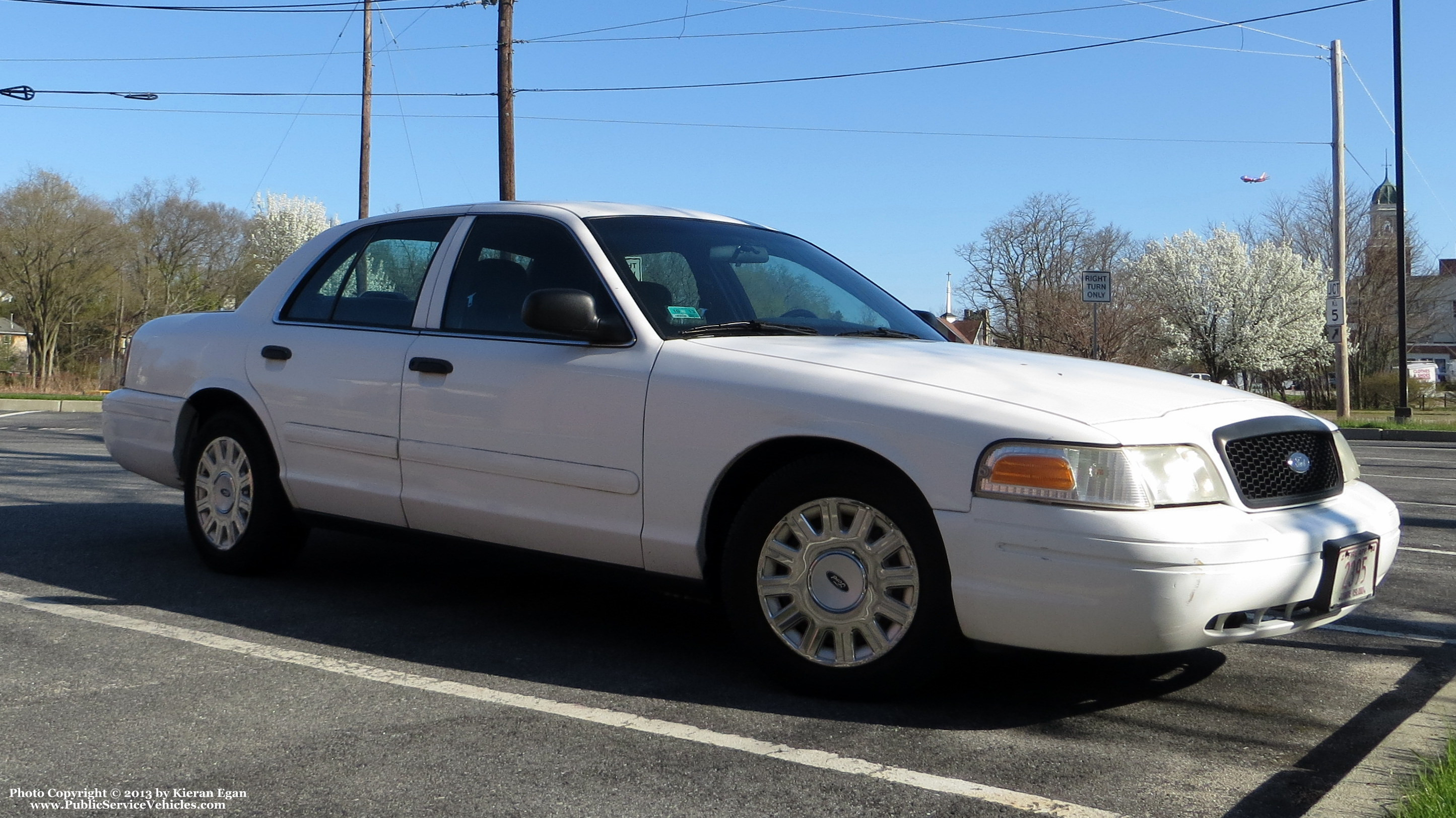 A photo  of Warwick Fire
            Spare Car, a 2003-2005 Ford Crown Victoria Police Interceptor             taken by Kieran Egan