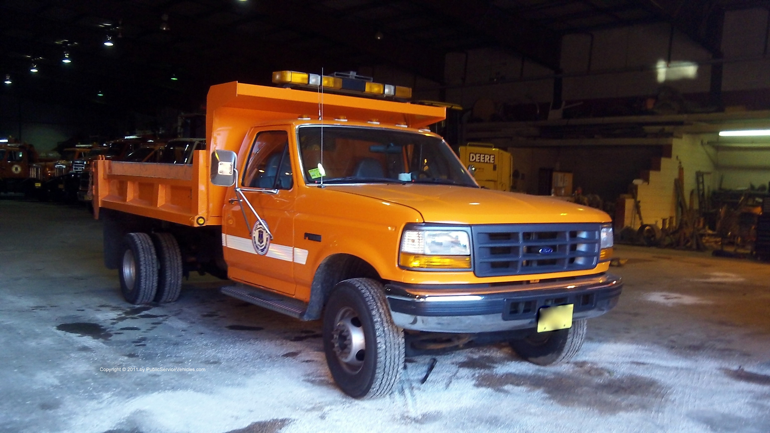 A photo  of Rhode Island Department of Transportation
            Truck 1213, a 1992-1998 Ford F-Super Duty             taken by Kieran Egan