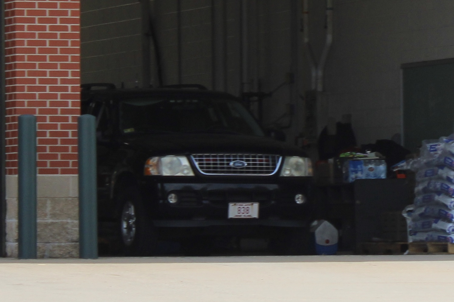 A photo  of Warwick Fire
            Spare Car, a 2002-2005 Ford Explorer             taken by @riemergencyvehicles
