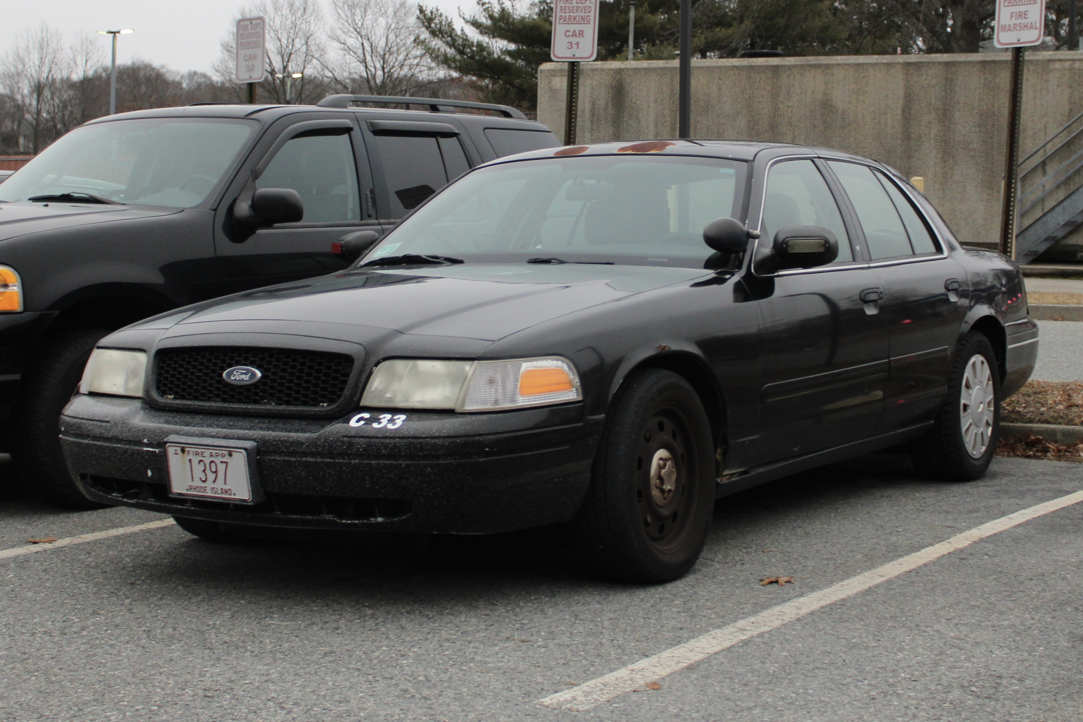 A photo  of Warwick Fire
            Car 33, a 2006-2008 Ford Crown Victoria Police Interceptor             taken by @riemergencyvehicles
