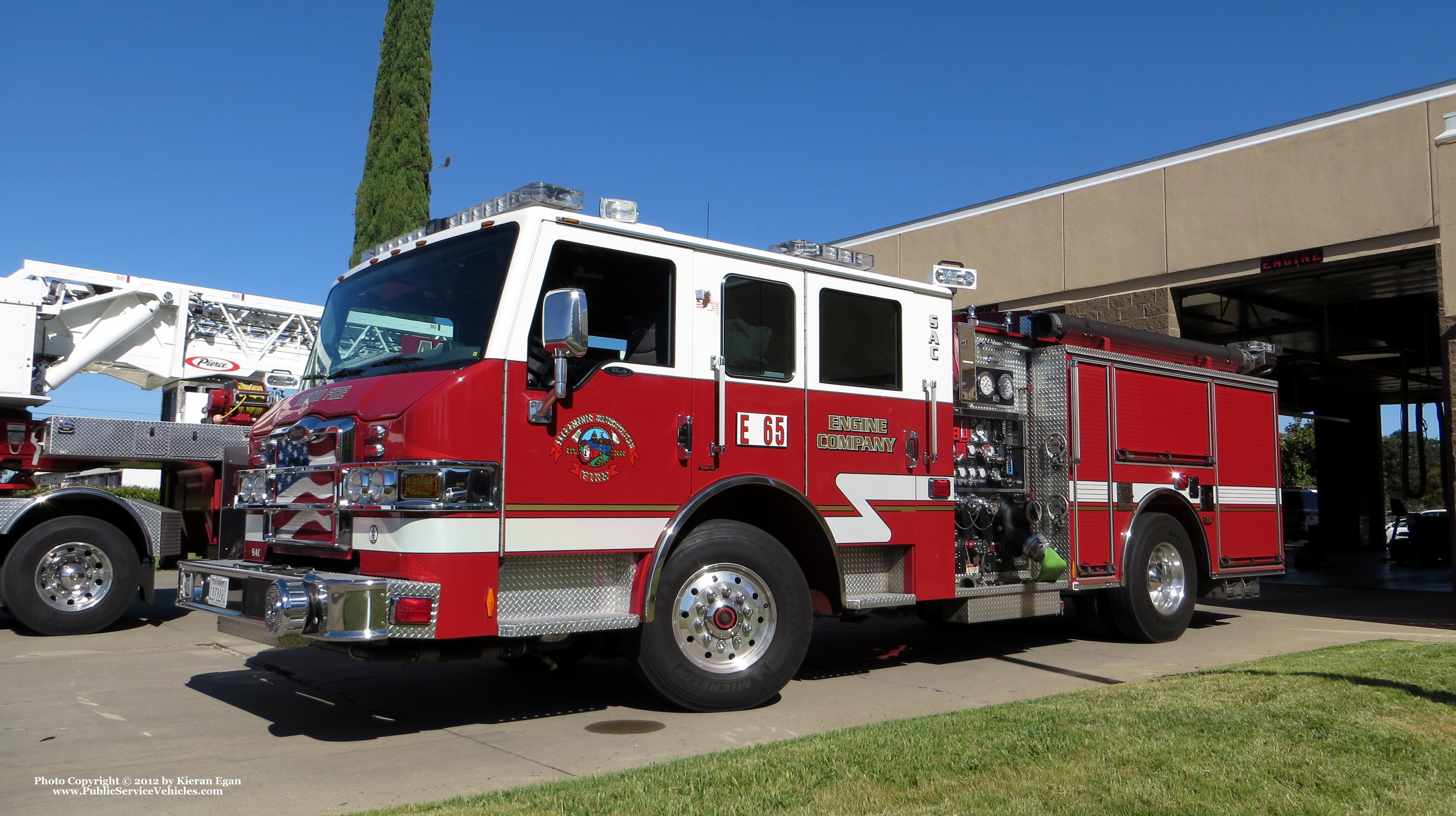 A photo  of Sacramento Metropolitan Fire District
            Engine 65, a 2006-2012 Pierce Velocity             taken by Kieran Egan