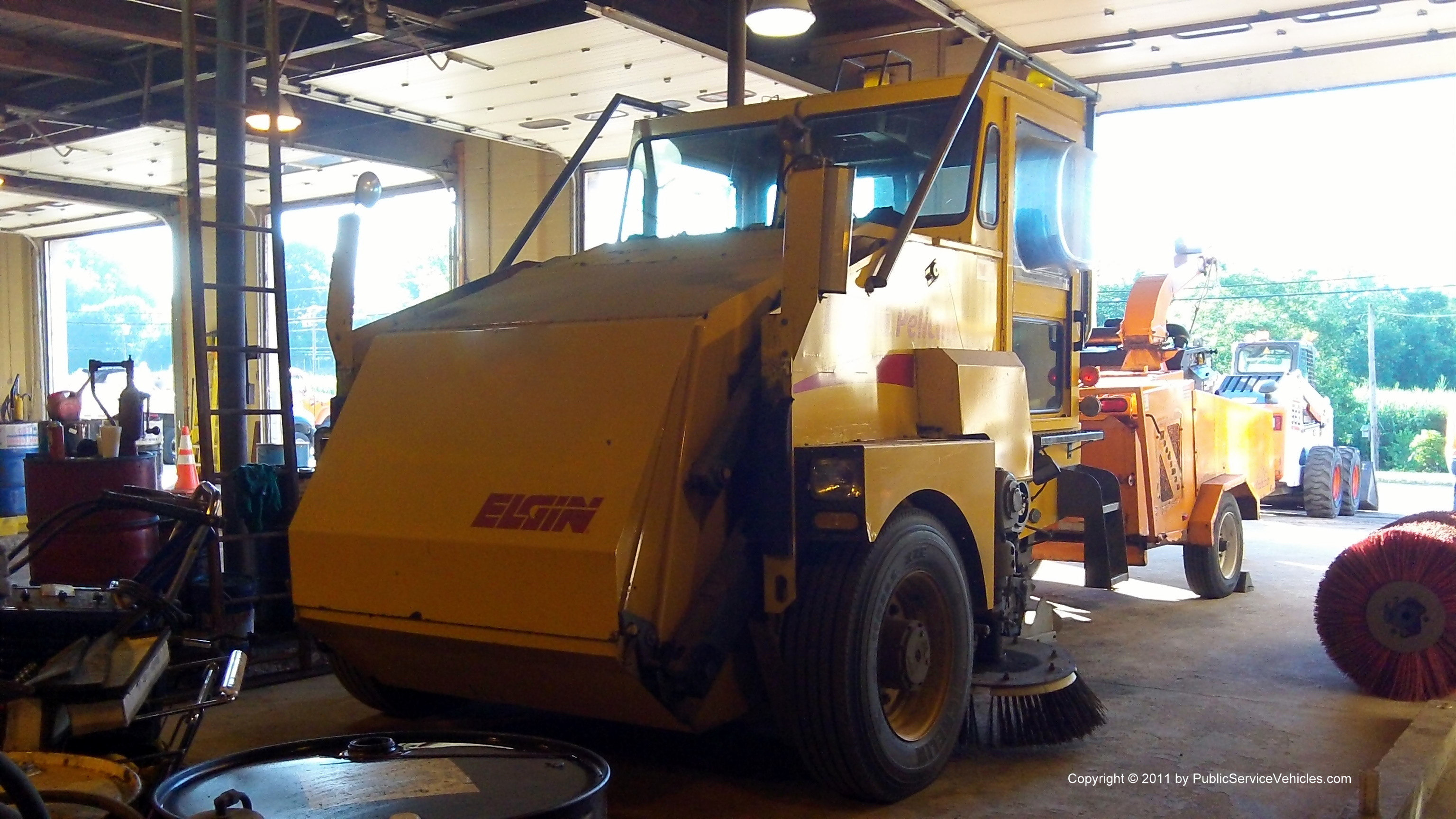 A photo  of Rhode Island Department of Transportation
            Sweeper 302, a 1989-2007 Elgin Pelican             taken by Kieran Egan