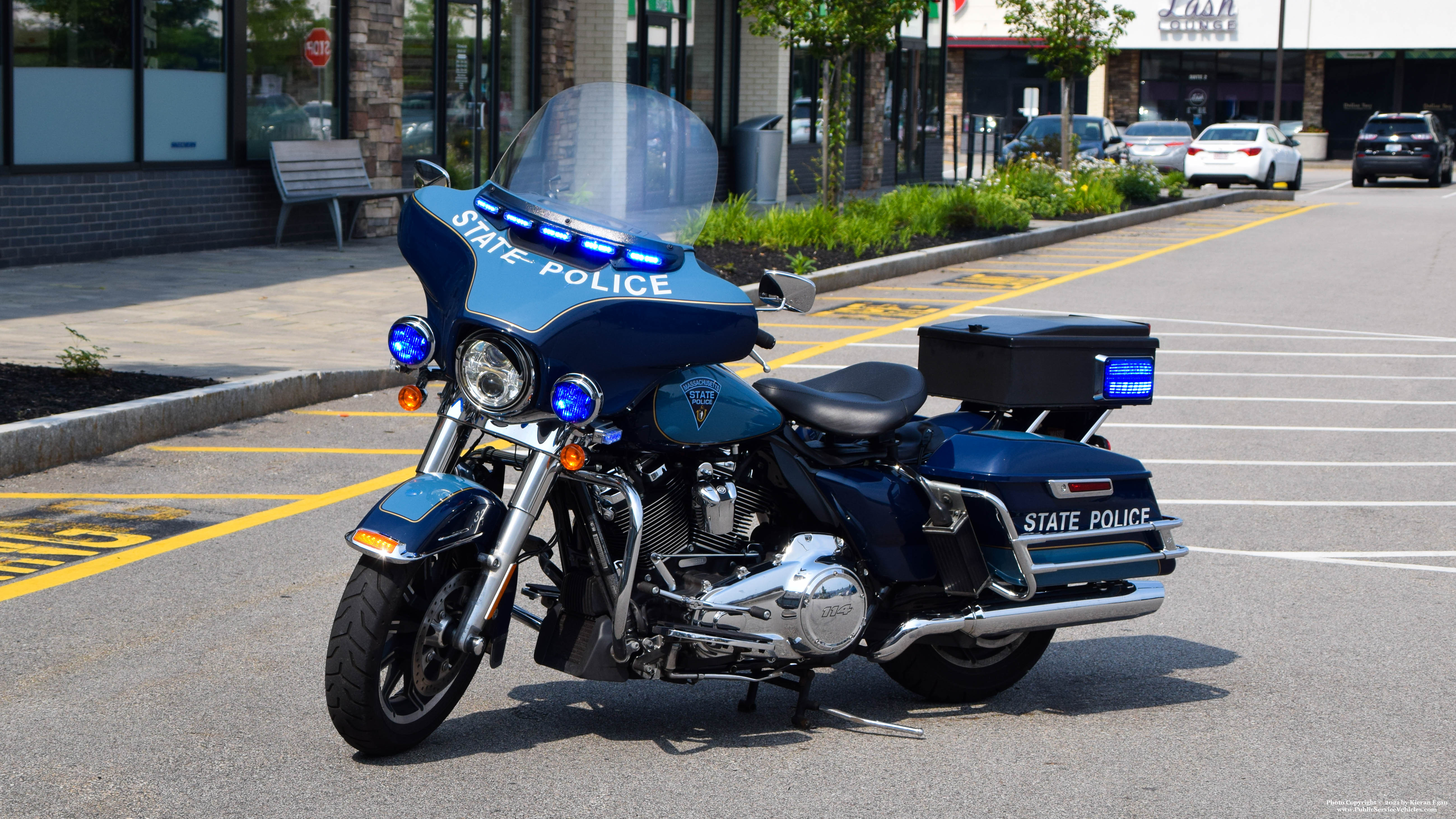 A photo  of Massachusetts State Police
            Motorcycle 32, a 2019 Harley-Davidson Electra Glide             taken by Kieran Egan