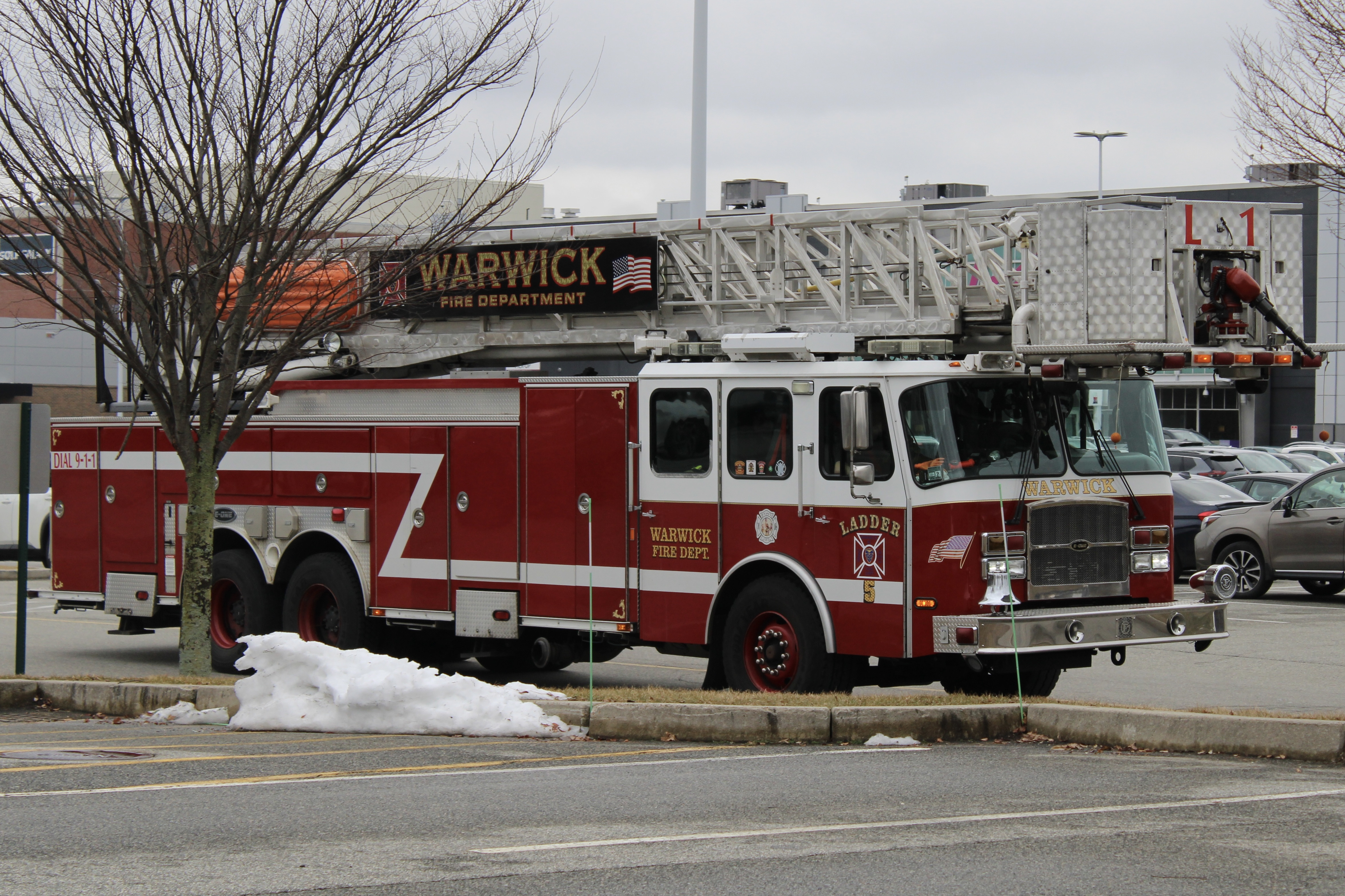 A photo  of Warwick Fire
            Ladder 5, a 2005 E-One Cyclone II             taken by @riemergencyvehicles