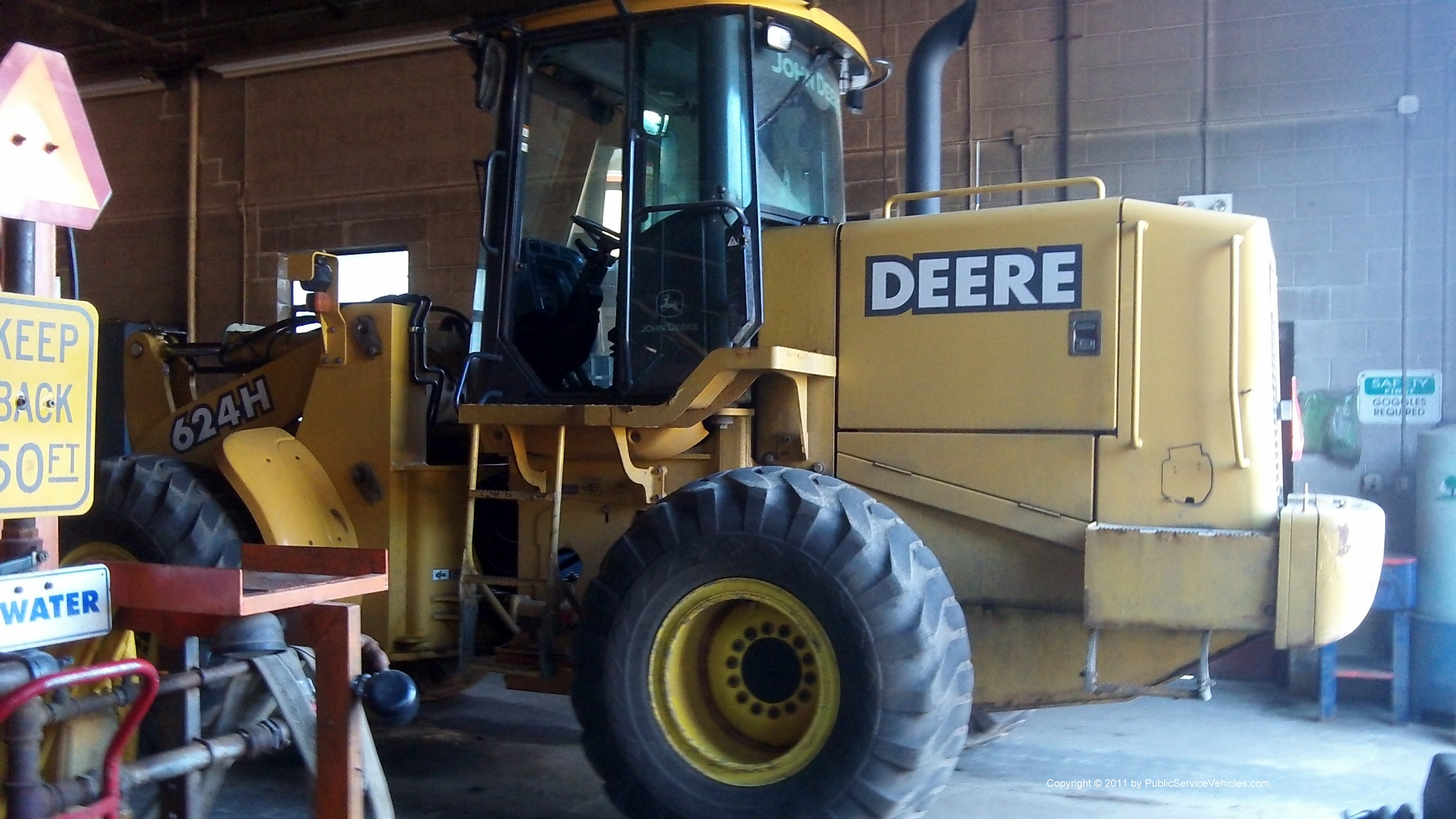 A photo  of Rhode Island Department of Transportation
            Loader 1429, a 1990-2010 John Deere 624H             taken by Kieran Egan