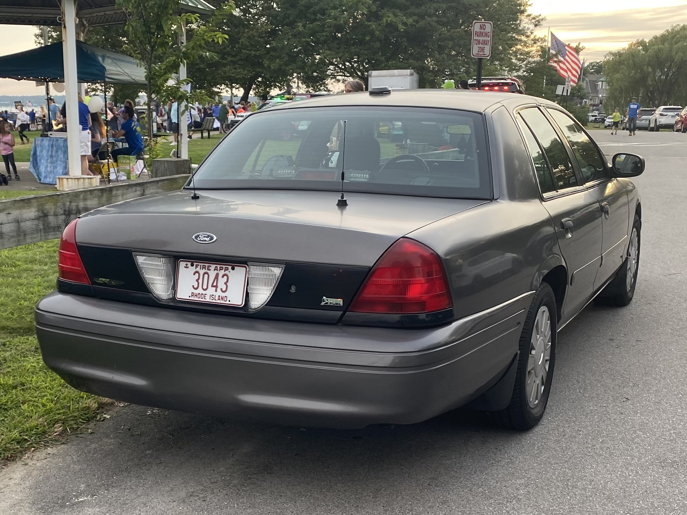 A photo  of Warwick Fire
            Car 3, a 2009-2011 Ford Crown Victoria Police Interceptor             taken by @riemergencyvehicles