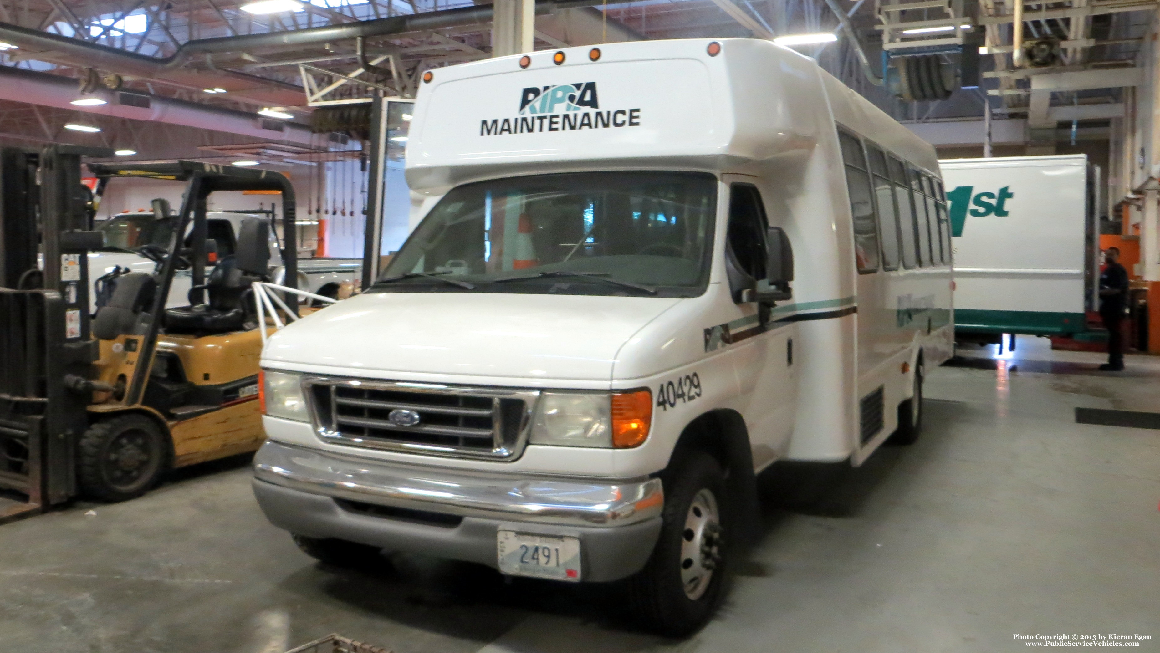 A photo  of Rhode Island Public Transit Authority
            Bus 40429, a 2004 Ford E-450 Bus             taken by Kieran Egan