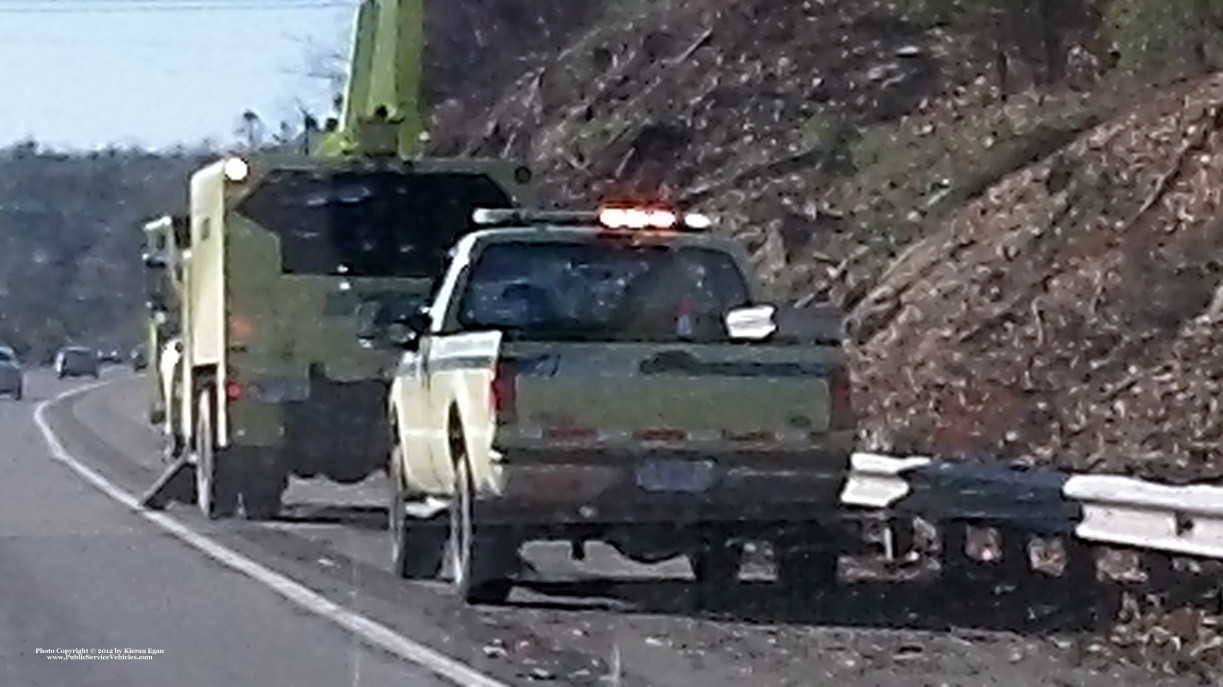 A photo  of Massachusetts Department of Transportation
            Pickup Truck, a 1999-2007 Ford F-250             taken by Kieran Egan