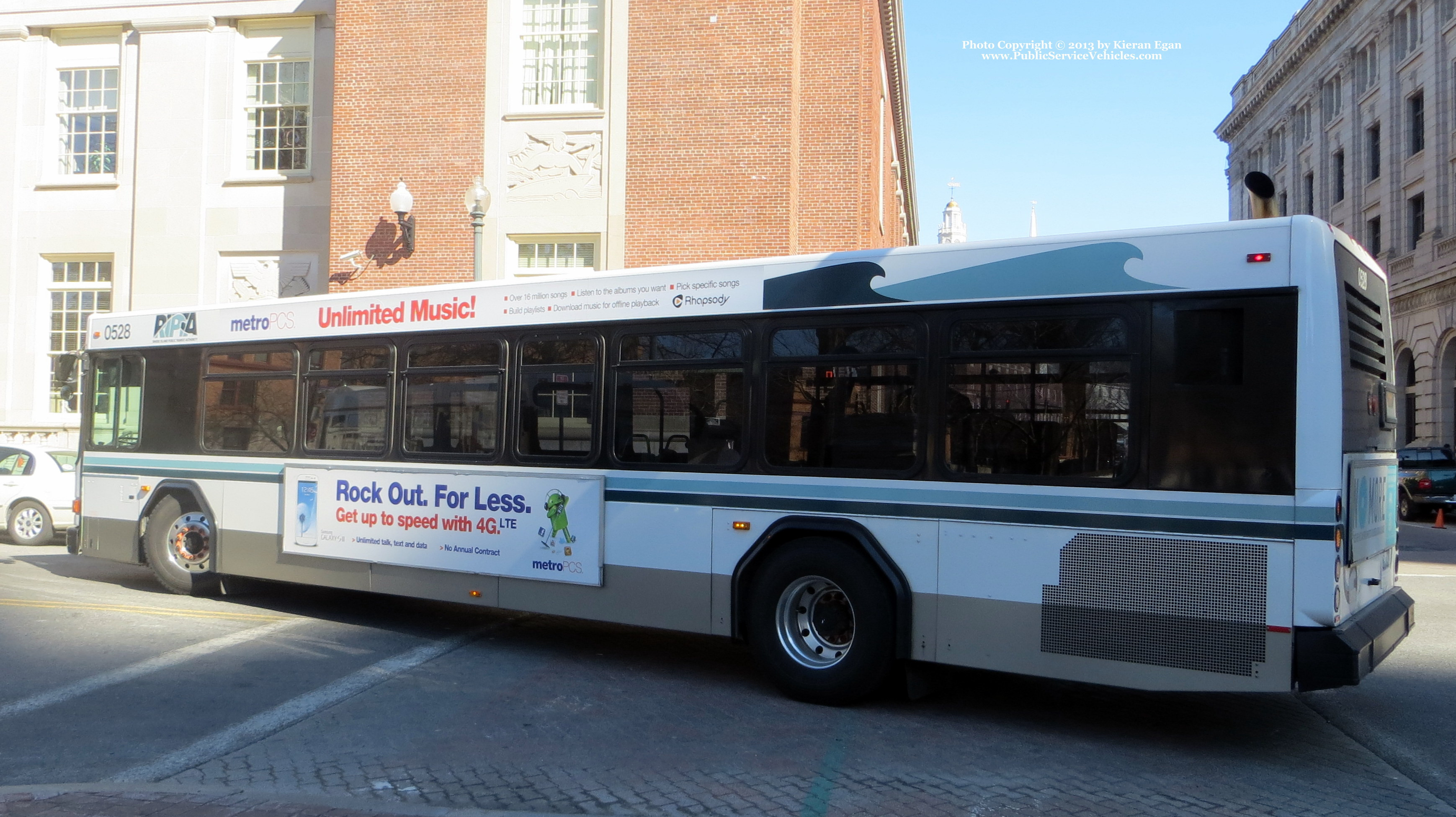 A photo  of Rhode Island Public Transit Authority
            Bus 0528, a 2005 Gillig Low Floor             taken by Kieran Egan