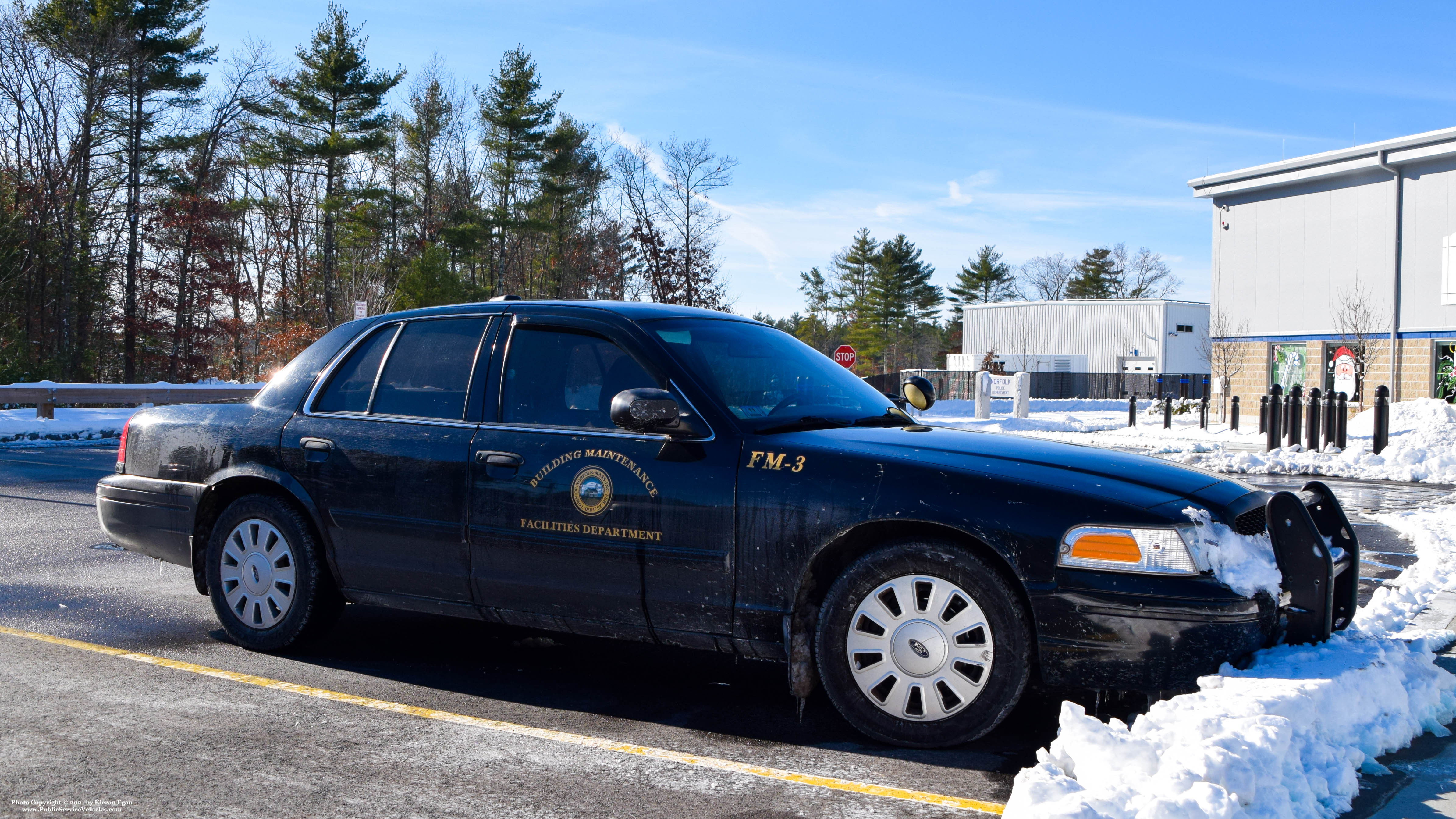 A photo  of Norfolk Facilities Department
            Facilities Maintenance 3, a 2009-2011 Ford Crown Victoria Police Interceptor             taken by Kieran Egan