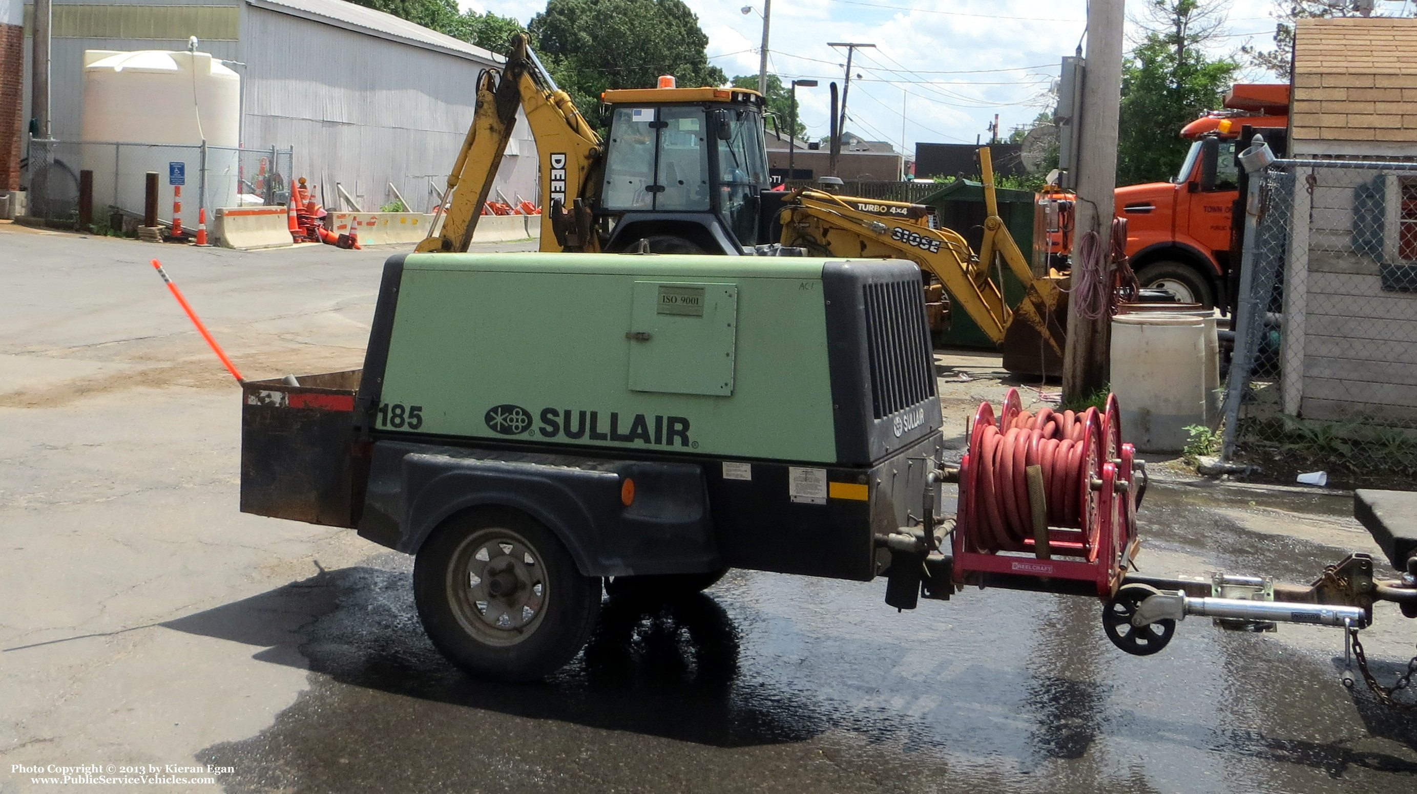 A photo  of Norwood Public Works
            Air Compressor, a 1990-2010 Sullair 185             taken by Kieran Egan