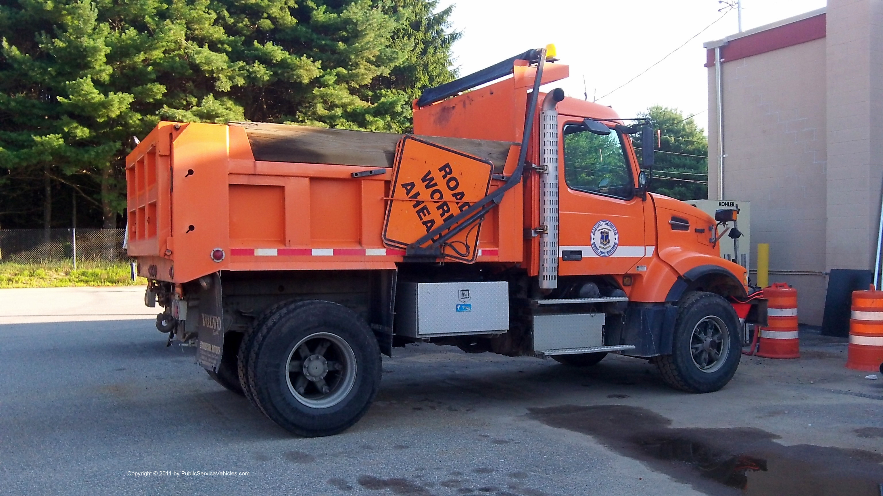 A photo  of Rhode Island Department of Transportation
            Truck 1359, a 1990-2010 Volvo             taken by Kieran Egan