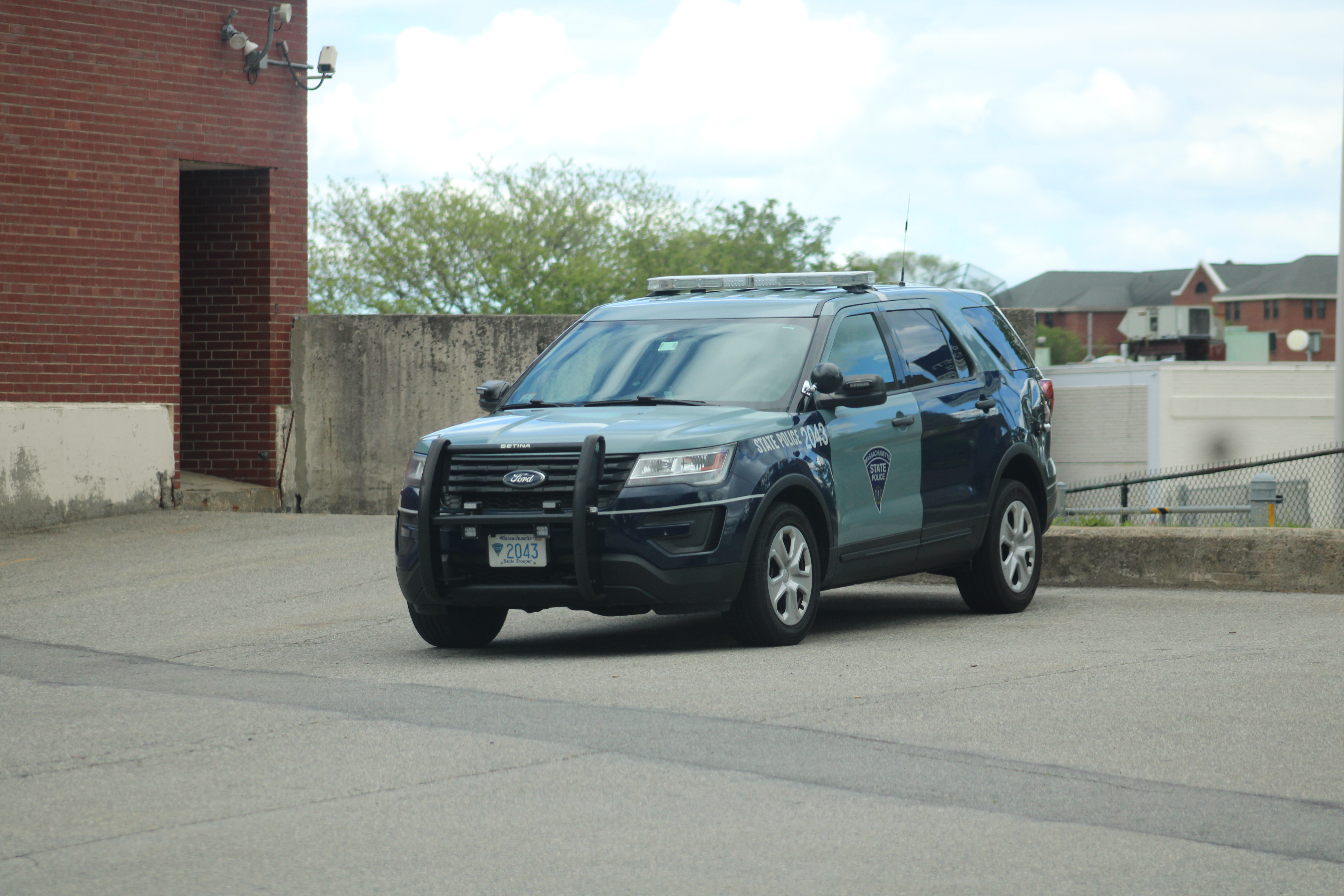 A photo  of Massachusetts State Police
            Cruiser 2043, a 2018 Ford Police Interceptor Utility             taken by @riemergencyvehicles