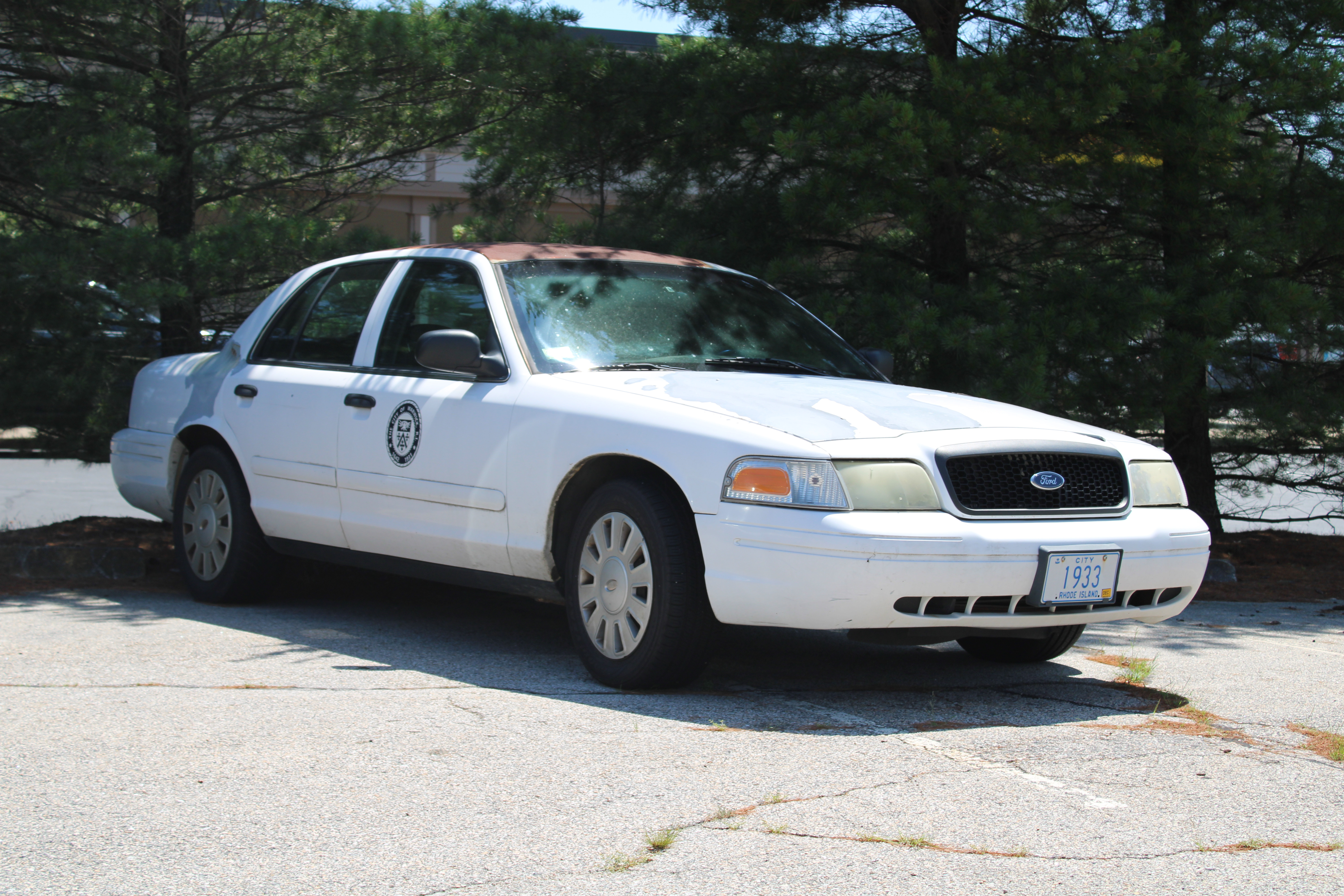 A photo  of Warwick Public Works
            Car 1933, a 2006-2008 Ford Crown Victoria Police Interceptor             taken by @riemergencyvehicles
