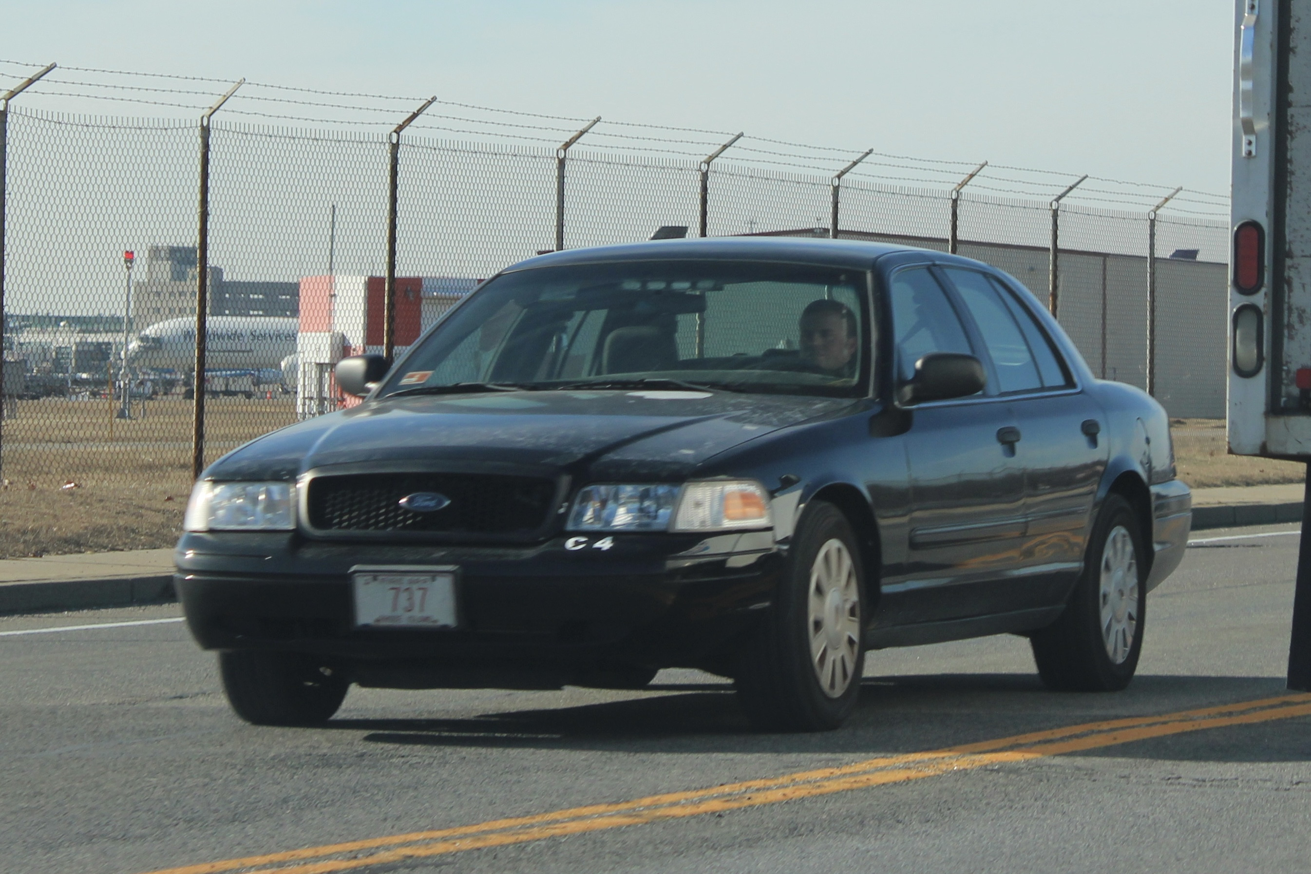 A photo  of Warwick Fire
            Car 4, a 2006-2008 Ford Crown Victoria Police Interceptor             taken by @riemergencyvehicles