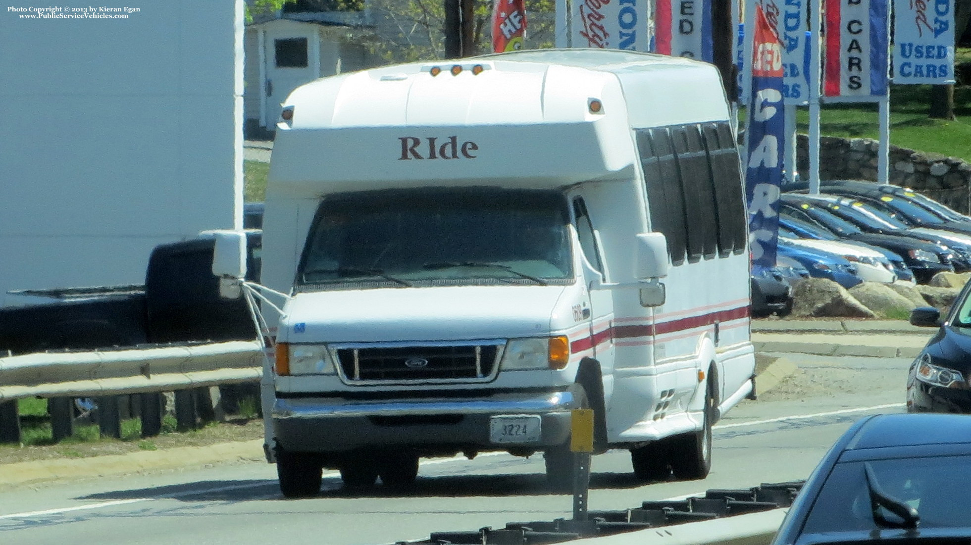 A photo  of Rhode Island Public Transit Authority
            Paratransit Bus 0609, a 2006 Ford E-450 Bus             taken by Kieran Egan