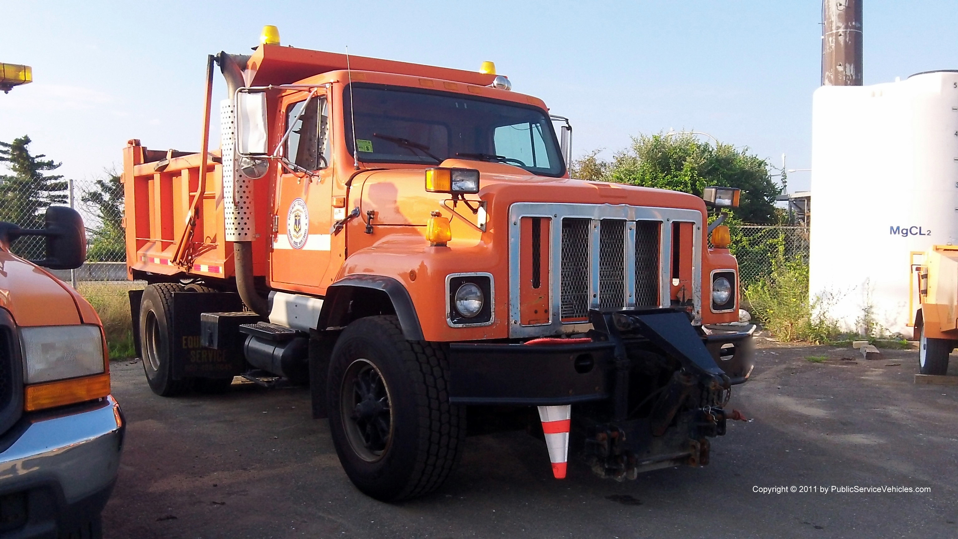 A photo  of Rhode Island Department of Transportation
            Truck 399, a 1978-1989 International S-Series             taken by Kieran Egan