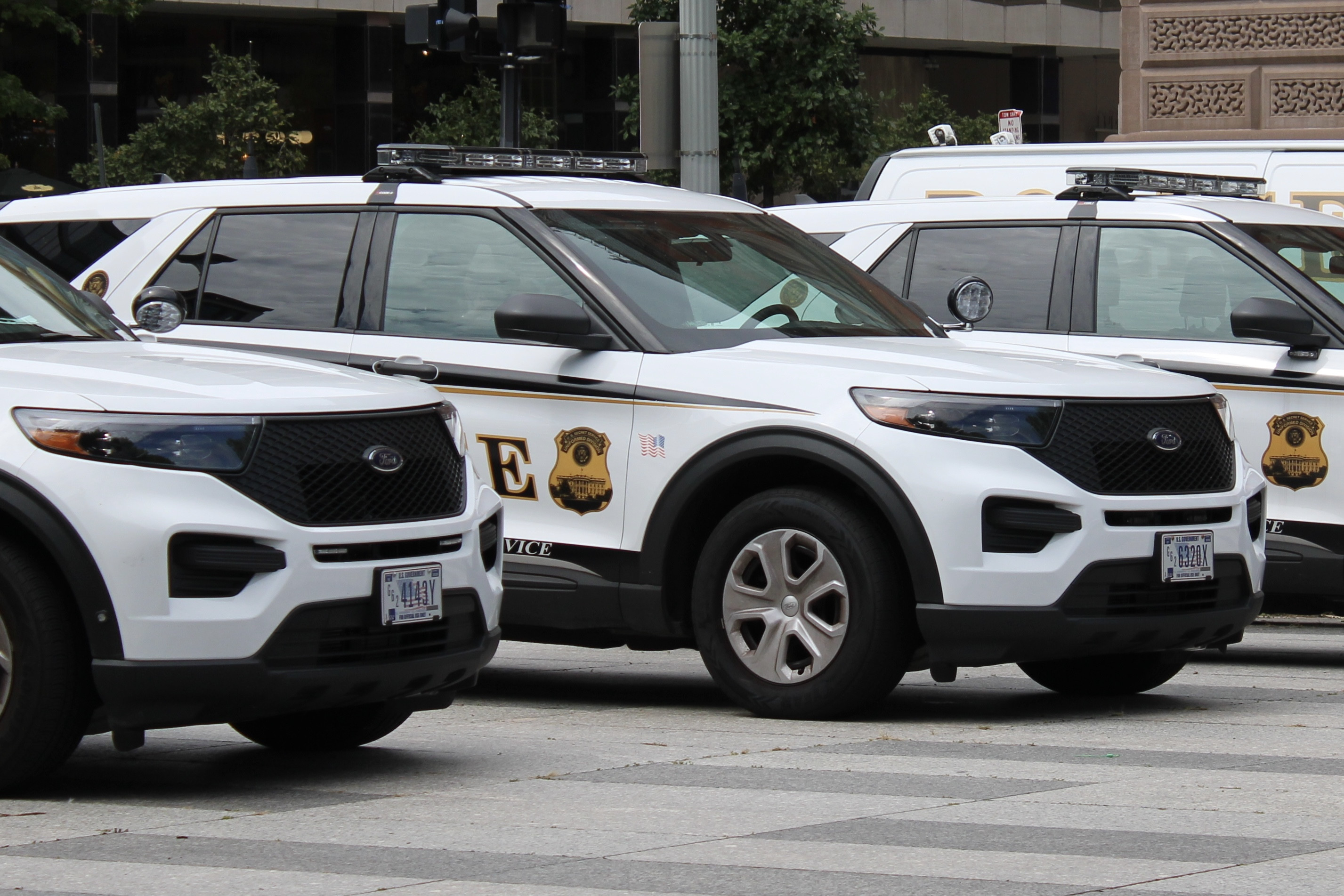 A photo  of United States Secret Service
            Cruiser 6320, a 2020-2022 Ford Police Interceptor Utility             taken by @riemergencyvehicles