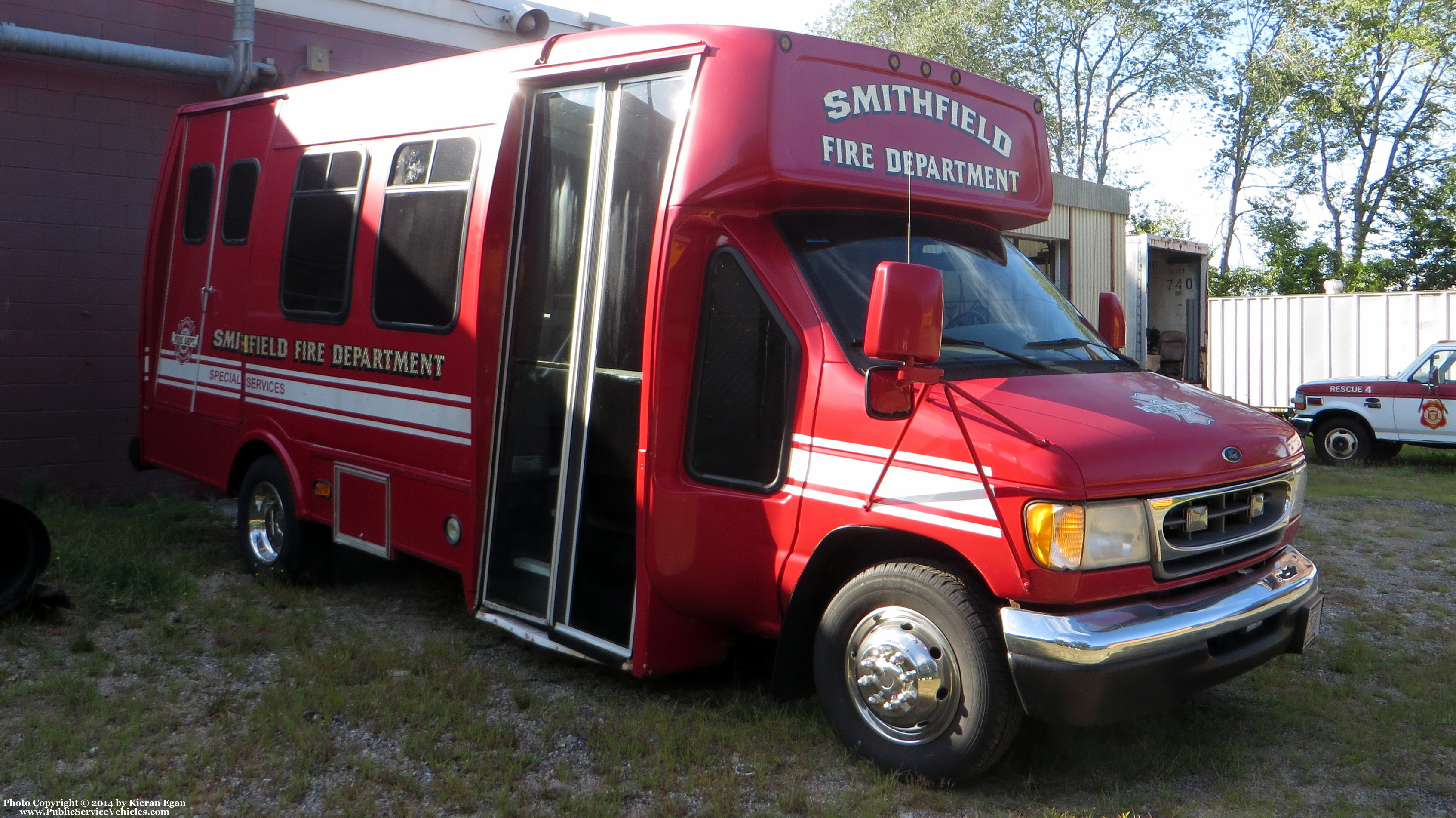 A photo  of Smithfield Fire
            Special Services, a 2001 Ford E-Series Bus             taken by Kieran Egan