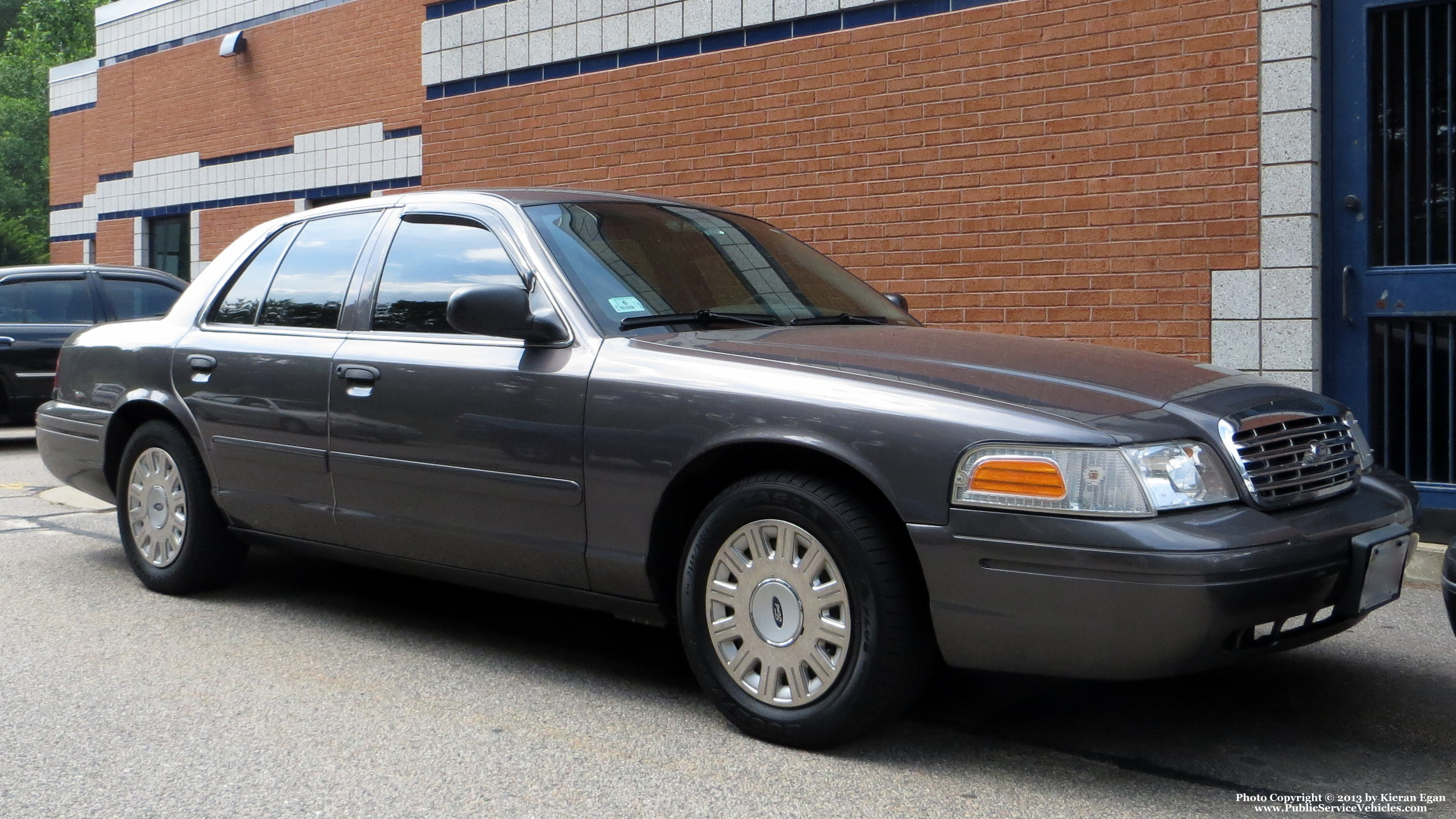 A photo  of Franklin Police
            Unmarked Unit, a 2003-2005 Ford Crown Victoria Police Interceptor             taken by Kieran Egan