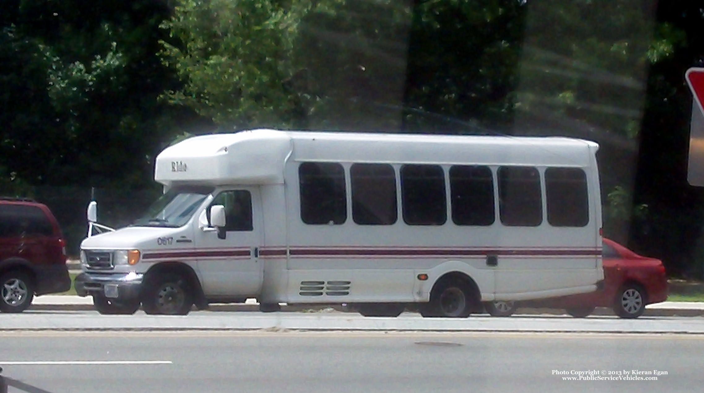 A photo  of Rhode Island Public Transit Authority
            Paratransit Bus 0617, a 2006 Ford E-450 Bus             taken by Kieran Egan