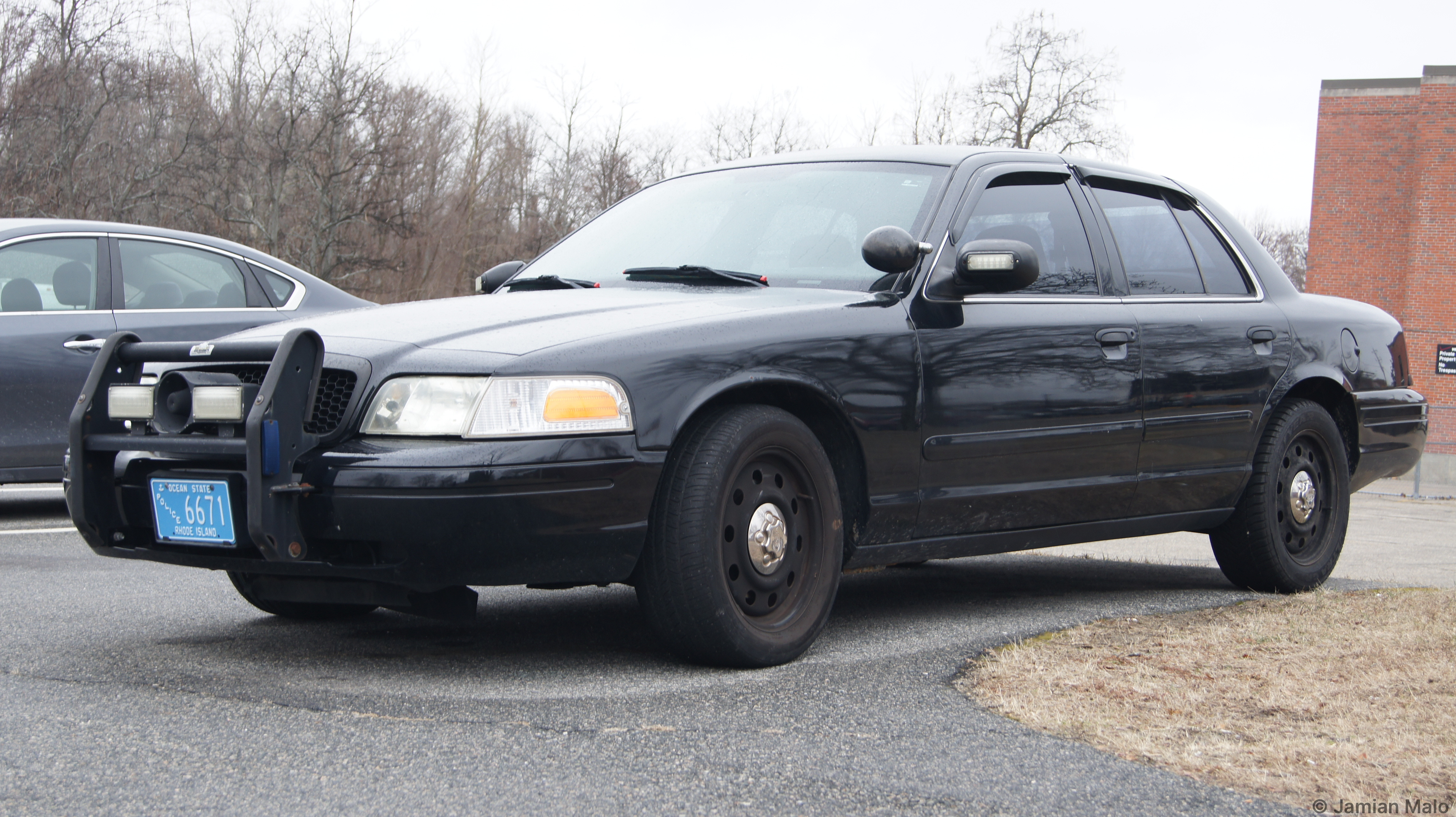 A photo  of Woonsocket Police
            Cruiser 318, a 2006-2008 Ford Crown Victoria Police Interceptor/Go Rhino Push Bumper             taken by Jamian Malo