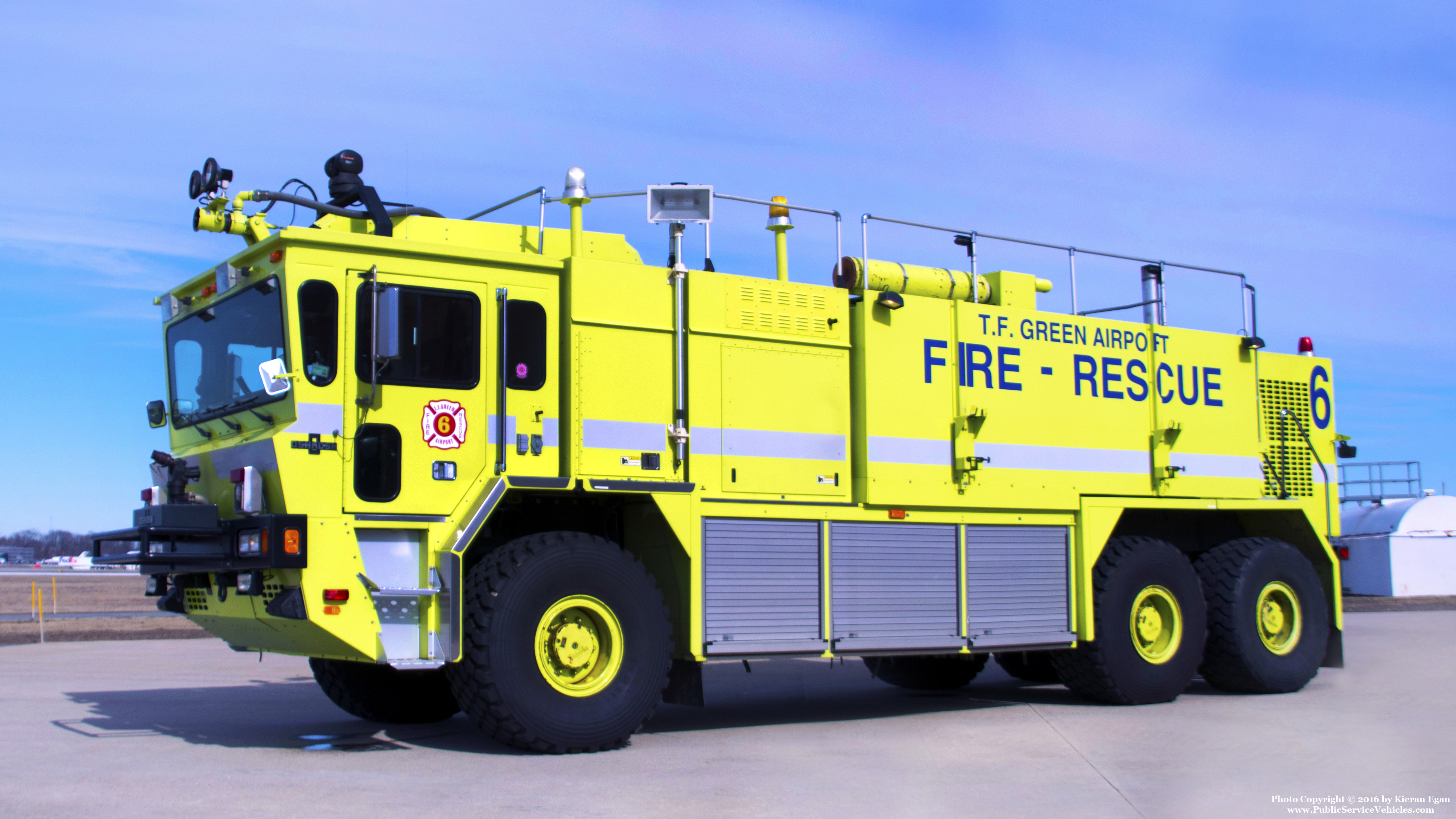 A photo  of T.F. Green Airport Fire
            Rescue 306, a 2001 Oshkosh             taken by Kieran Egan