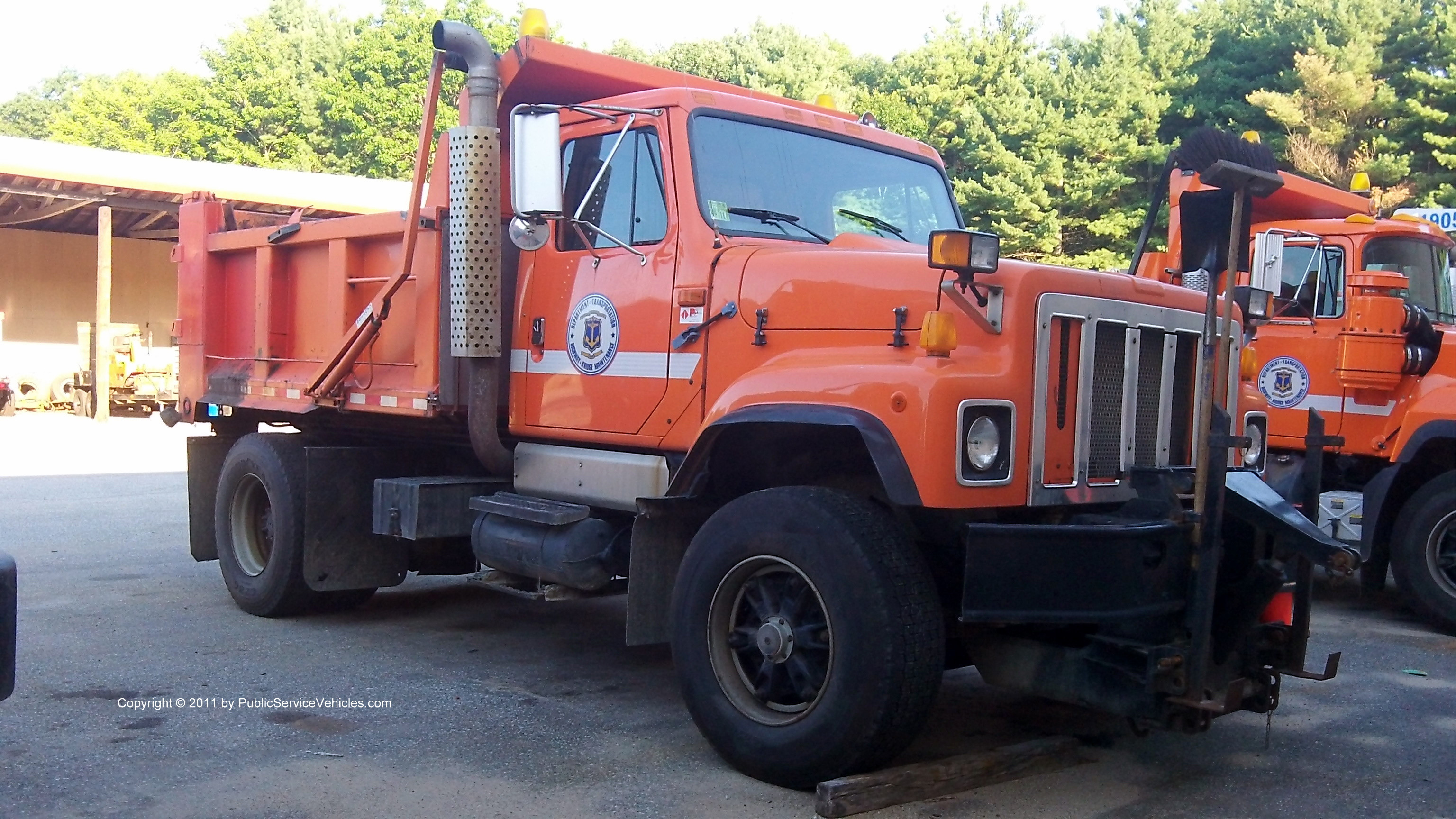 A photo  of Rhode Island Department of Transportation
            Truck 307, a 1978-1989 International S-Series             taken by Kieran Egan