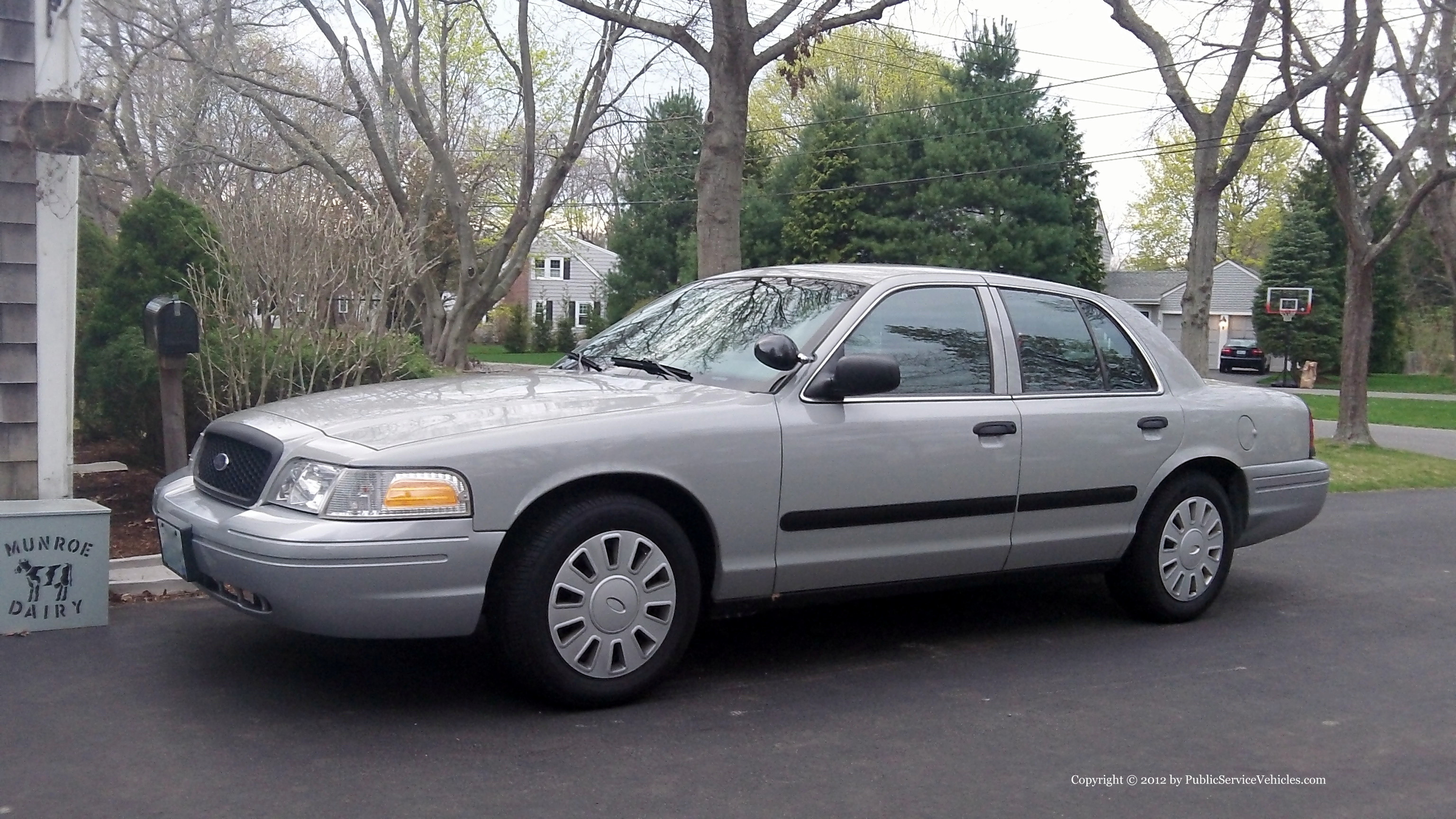 A photo  of Rhode Island State Police
            Cruiser 93, a 2006-2008 Ford Crown Victoria Police Interceptor             taken by Kieran Egan