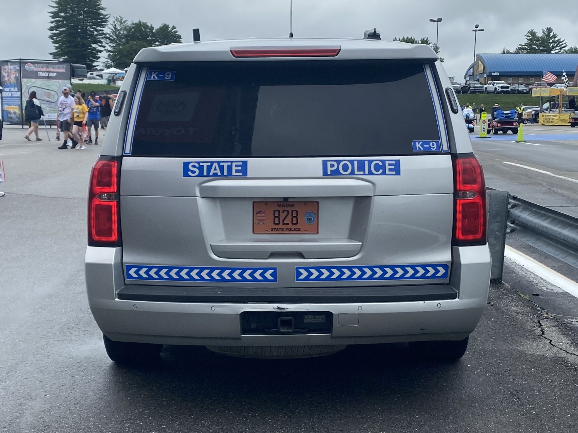 A photo  of Maine State Police
            Cruiser 828, a 2015-2019 Chevrolet Tahoe             taken by @riemergencyvehicles