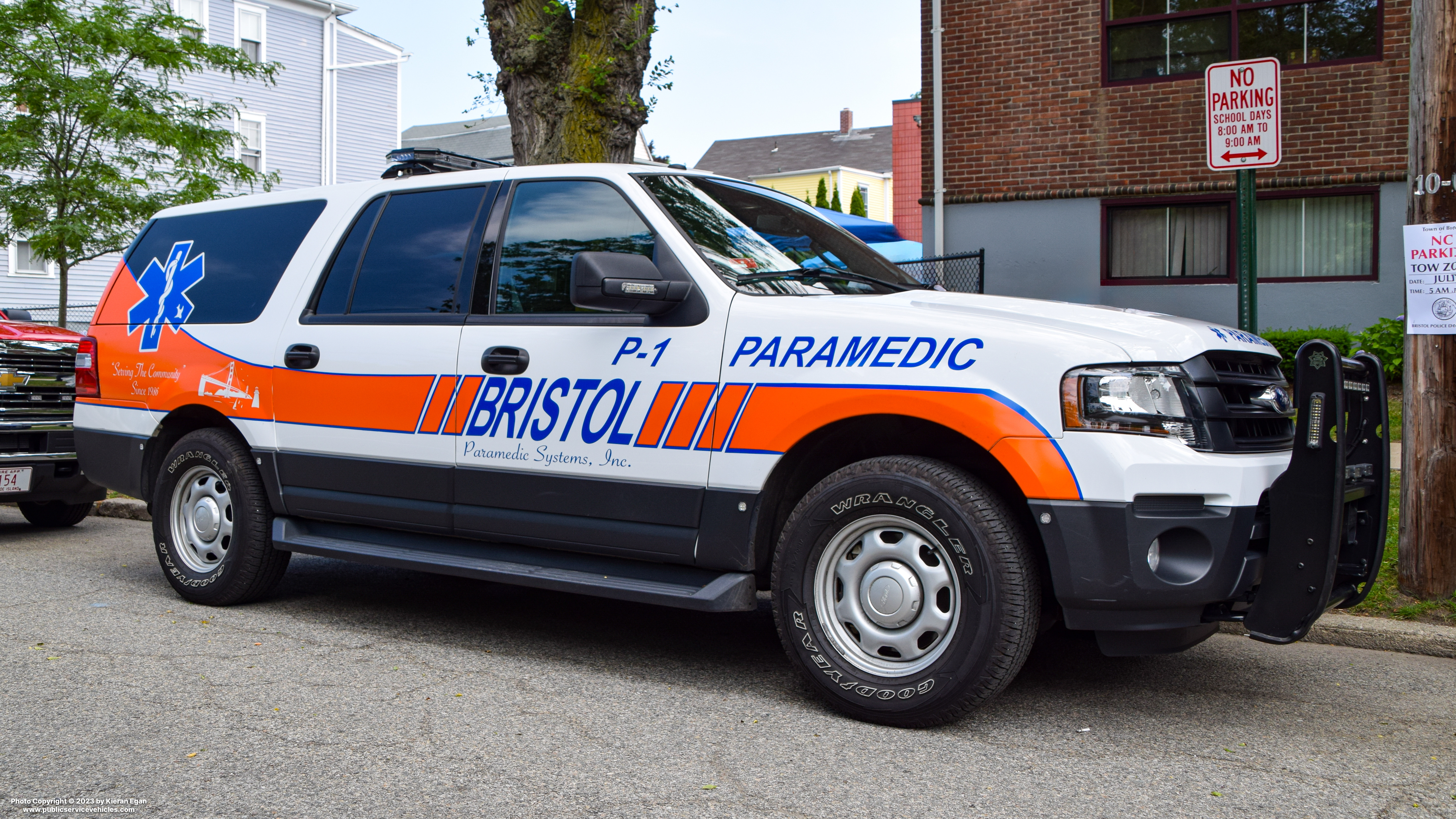 A photo  of Paramedic Systems, Inc.
            Paramedic 1, a 2016 Ford Expedition EL XL             taken by Kieran Egan