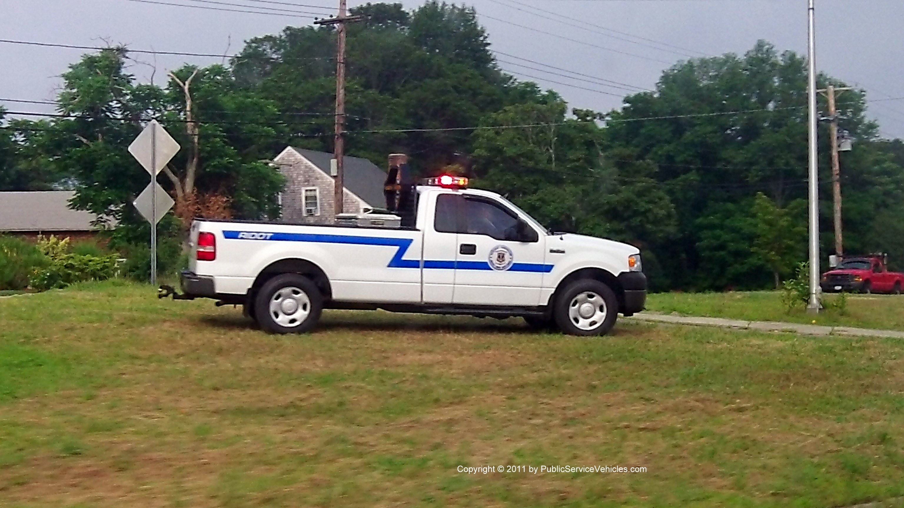 A photo  of Rhode Island Department of Transportation
            Truck 427, a 2004-2008 Ford F-150             taken by Kieran Egan