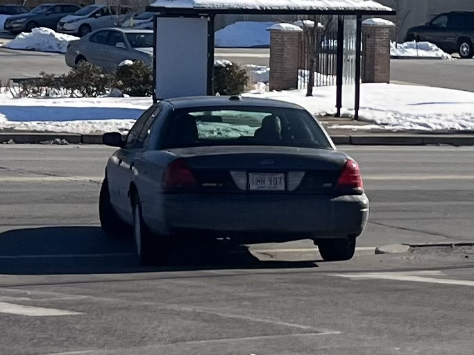 A photo  of Warwick Fire
            Unmarked Unit, a 2009-2011 Ford Crown Victoria Police Interceptor             taken by @riemergencyvehicles